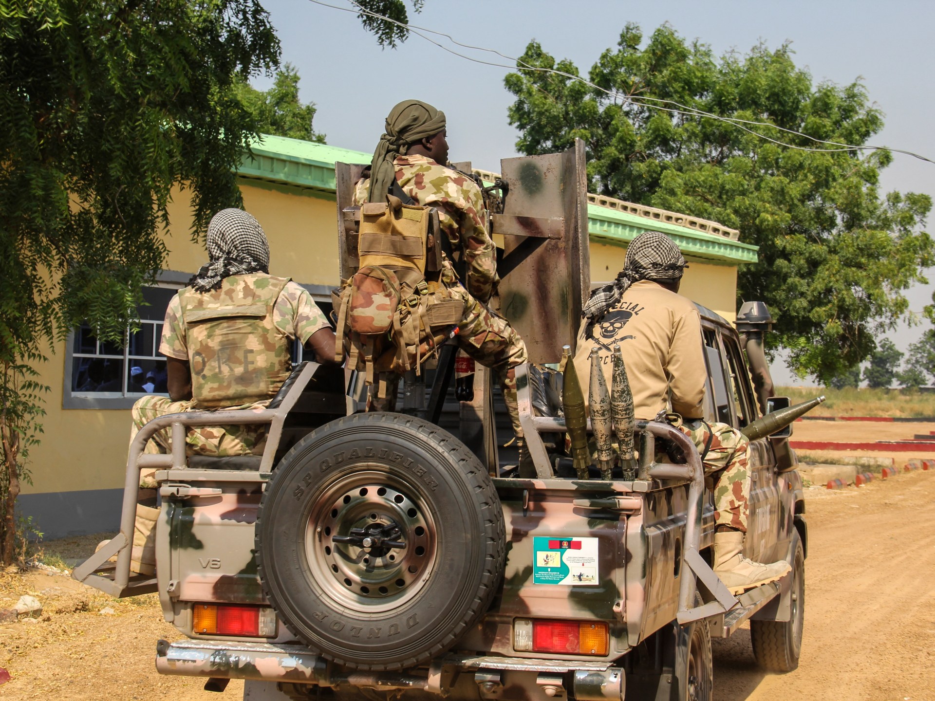 هجوم بورنو: مسلحون يستهدفون قاعدة عسكرية نيجيرية وخسائر في الأرواح