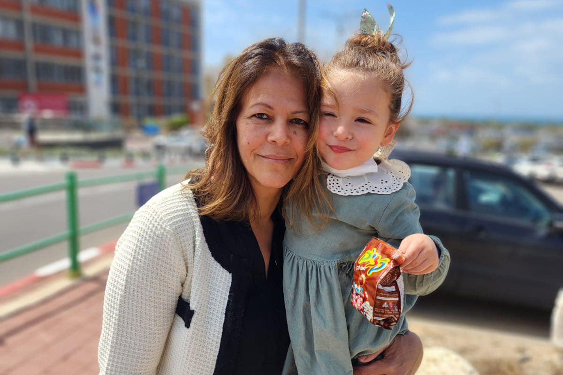 الاحتلال يعتقل زوجة الأسير الشهيد وليد دقة وسط مطالبات بترحيلها