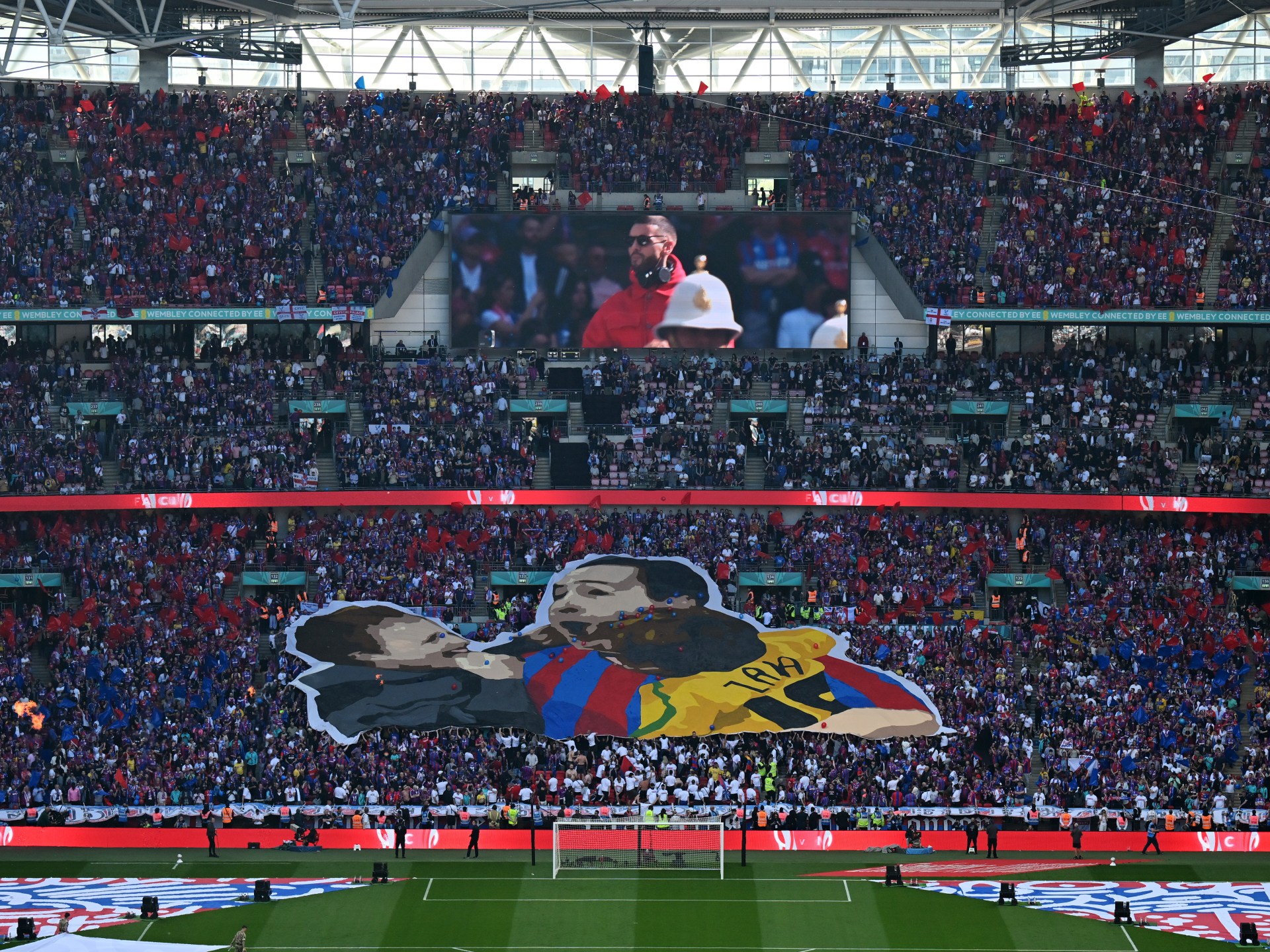 قصة "تيفو" جماهير كريستال بالاس في نهائي كأس إنجلترا