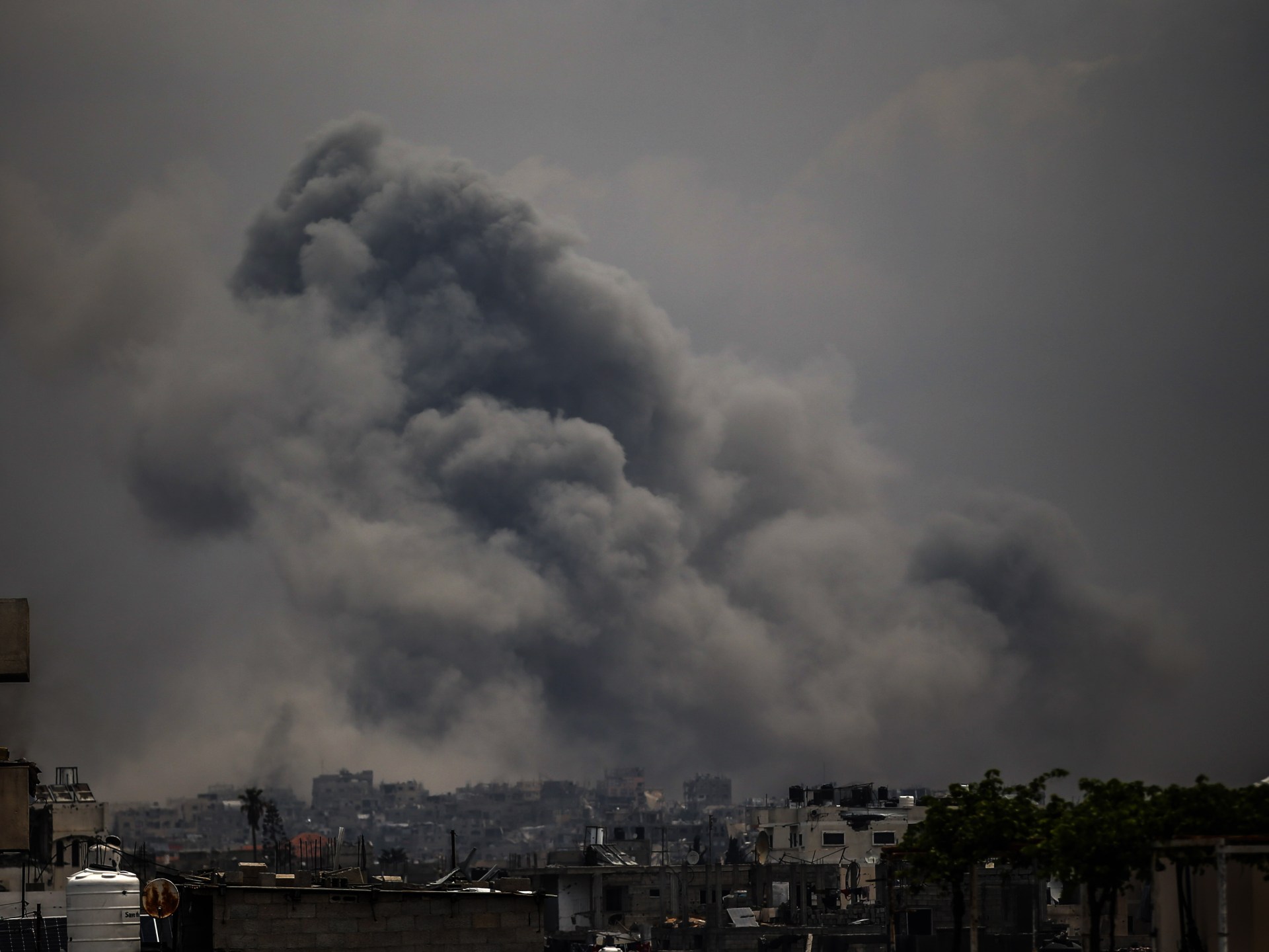 غزة تحت القصف: أكثر من 125 شهيدًا والمستشفيات تعاني انهيارًا في ظل العدوان الإسرائيلي