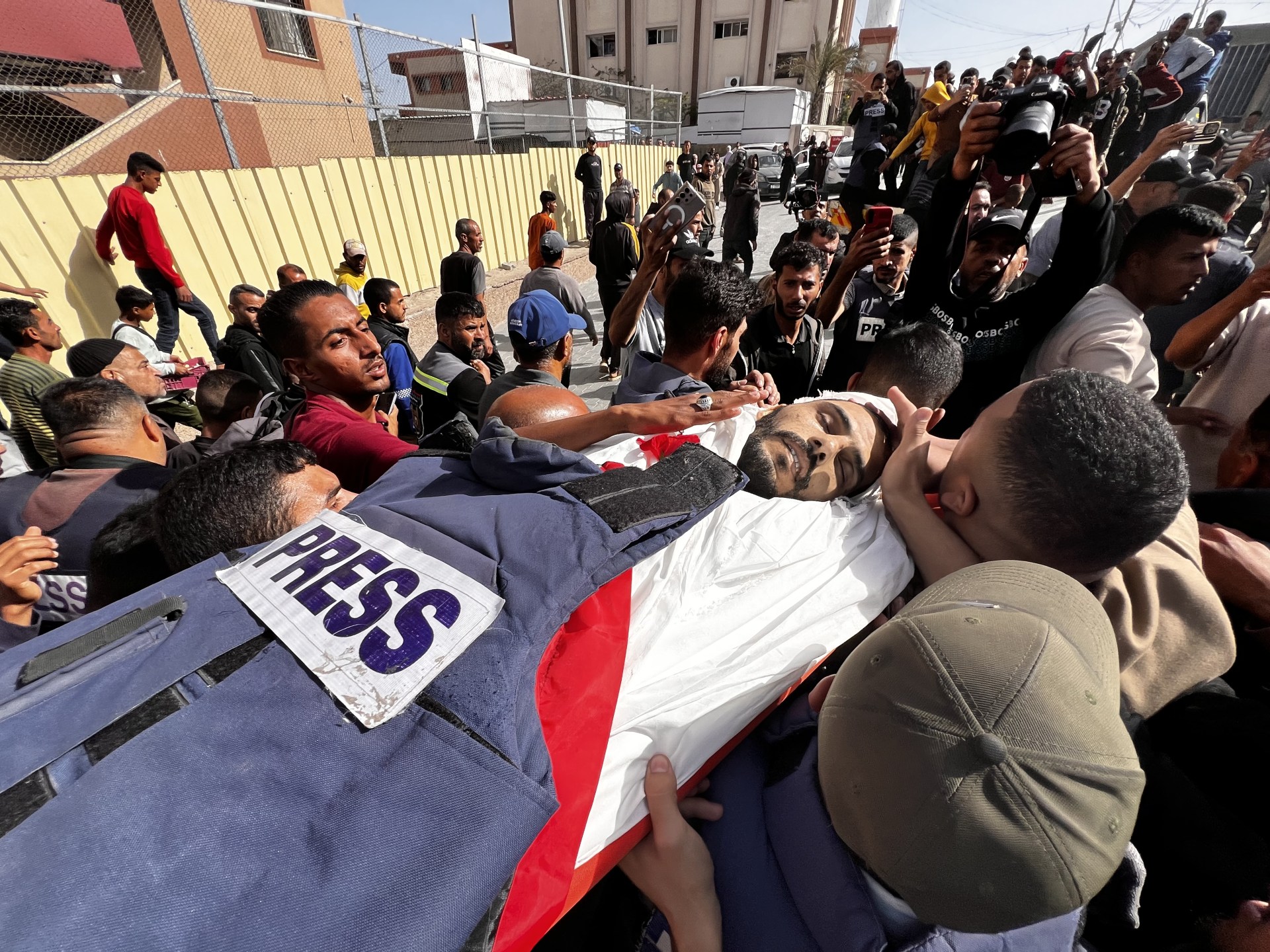 **غزة تفقد 217 صوتًا: ارتفاع حصيلة الشهداء الصحفيين في ظل العدوان الإسرائيلي**