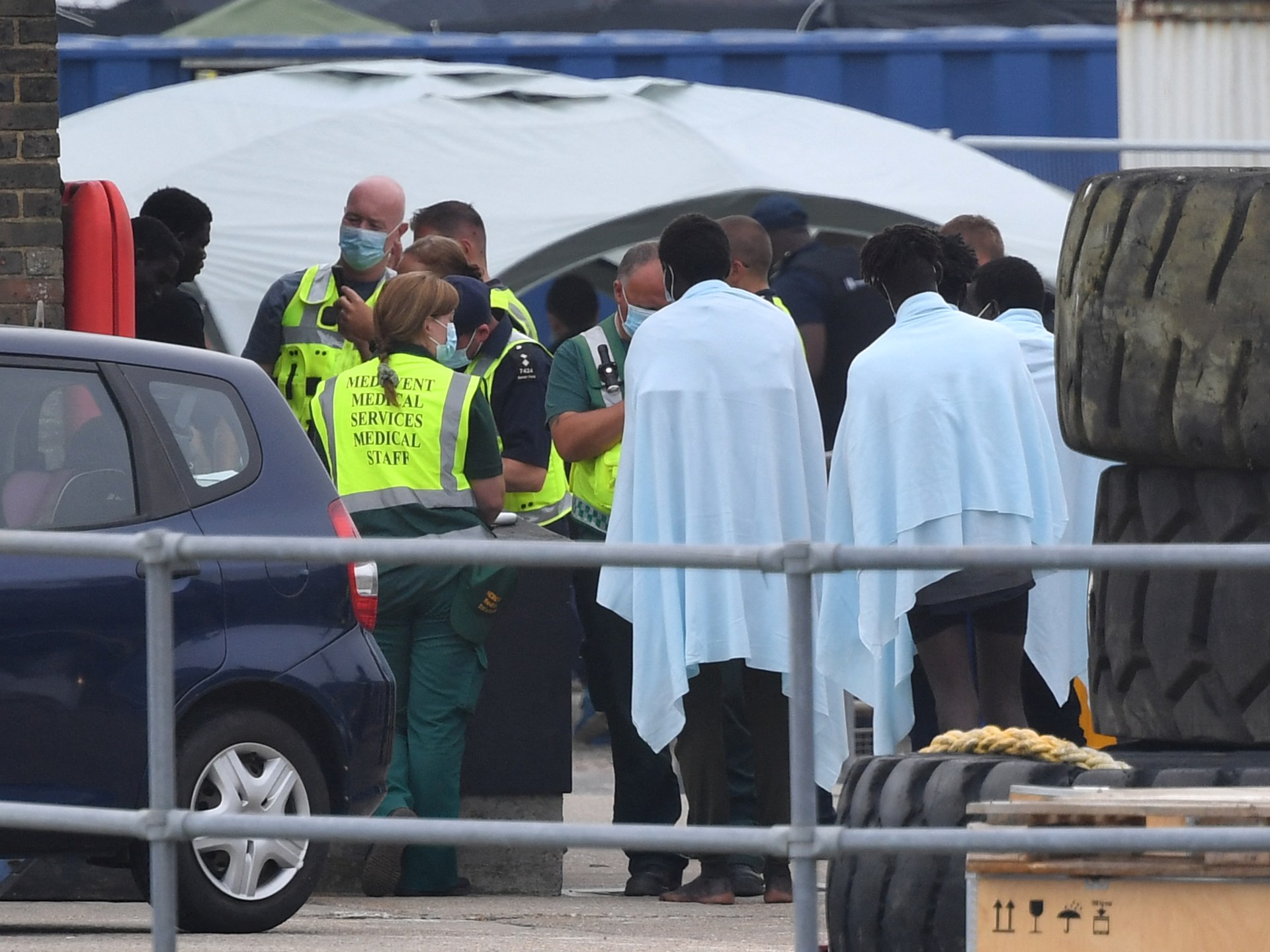 أطباء بلا حدود تطالب بريطانيا بإنهاء احتجاز طالبي اللجوء الجماعي: معاناة نفسية في “ويذرسفيلد”