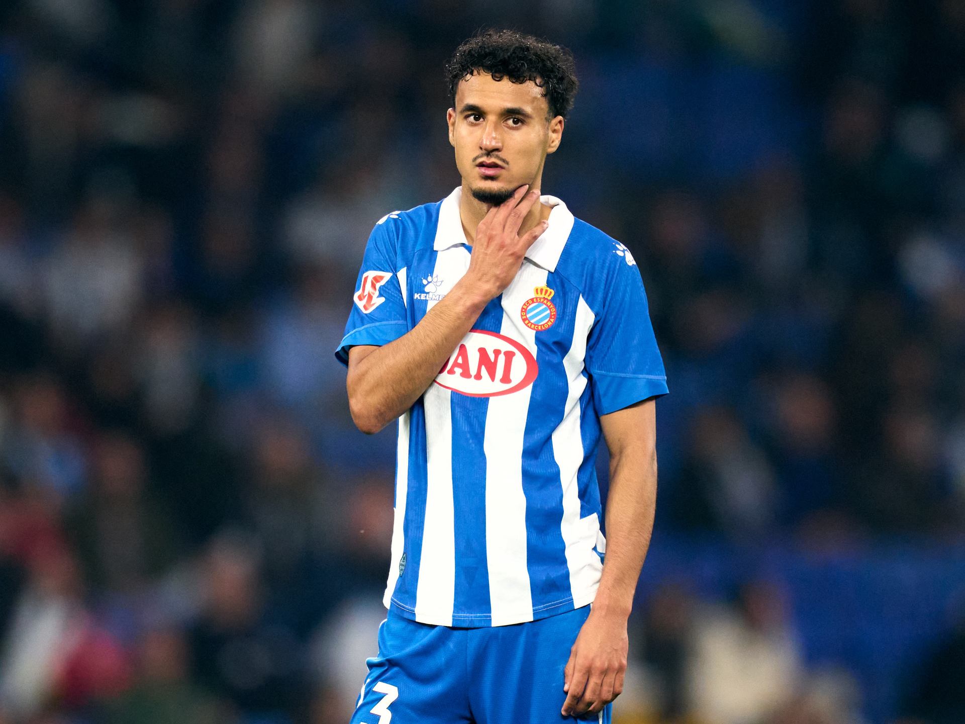 عقوبة تاريخية: السجن لمشجع إسباني أهان المغربي عمر الهلالي بعنصرية!