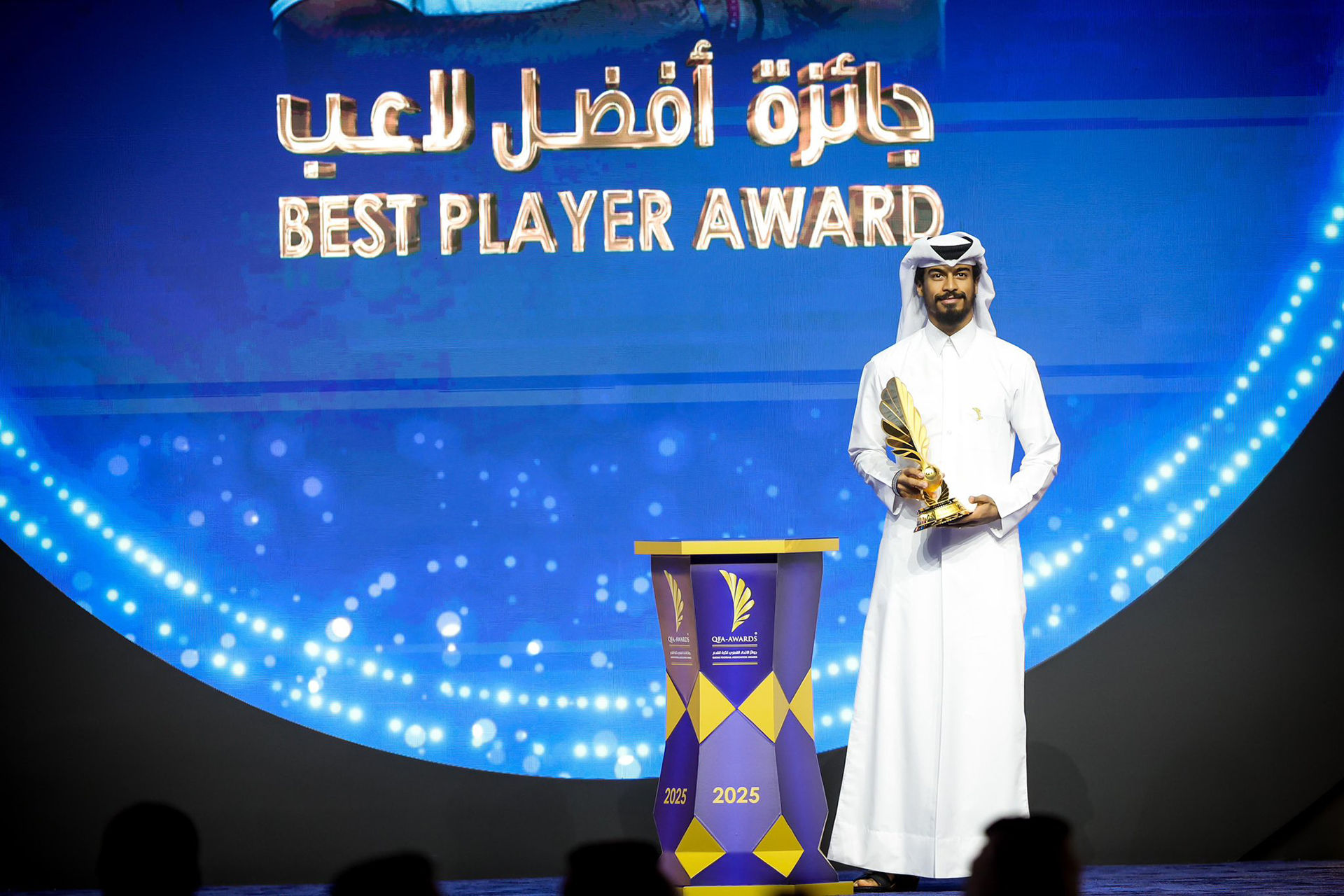 أكرم عفيف يتربع على عرش الكرة القطرية: أفضل لاعب للمرة الخامسة!