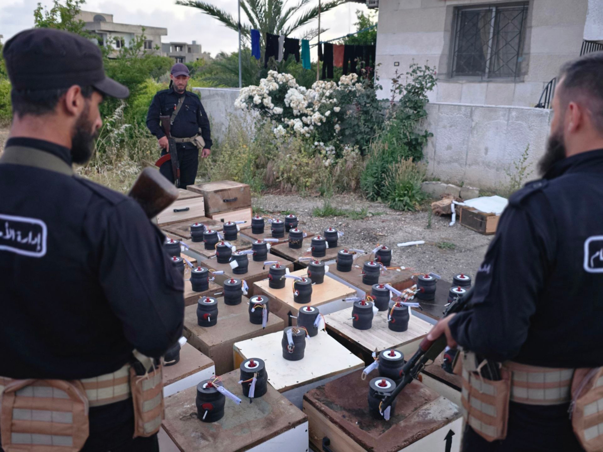 قوات الأمن تضبط مستودعا لعبوات ناسفة "معدة للتفجير" باللاذقية