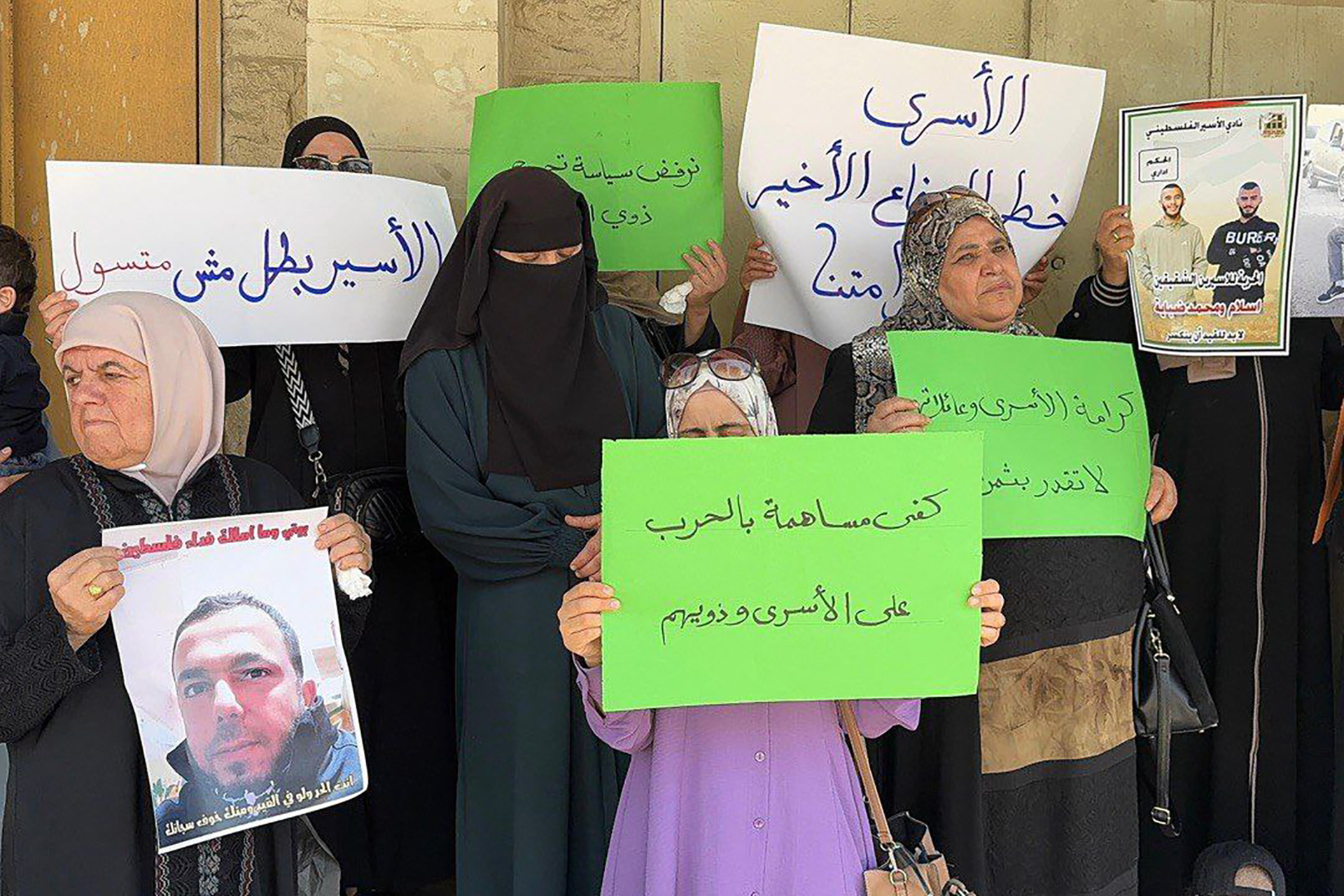 مخصصات الأسرى الفلسطينيين: بين ضغوط الاحتلال والتزامات السلطة وتطلعات العائلات