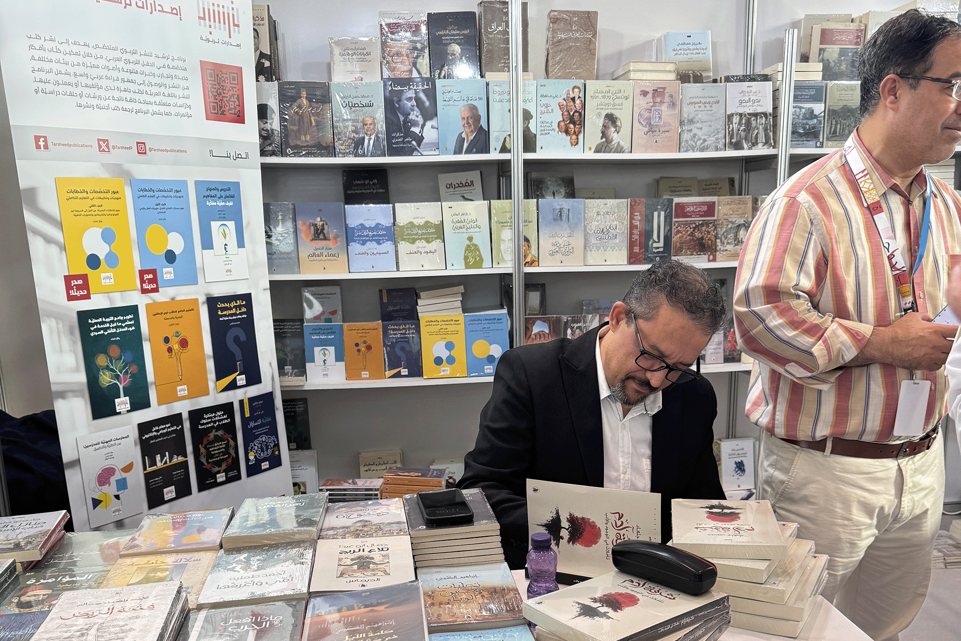 الشاعر حسين جلعاد يوقّع كتابه الجديد "شرفة آدم" في معرض الدوحة للكتاب