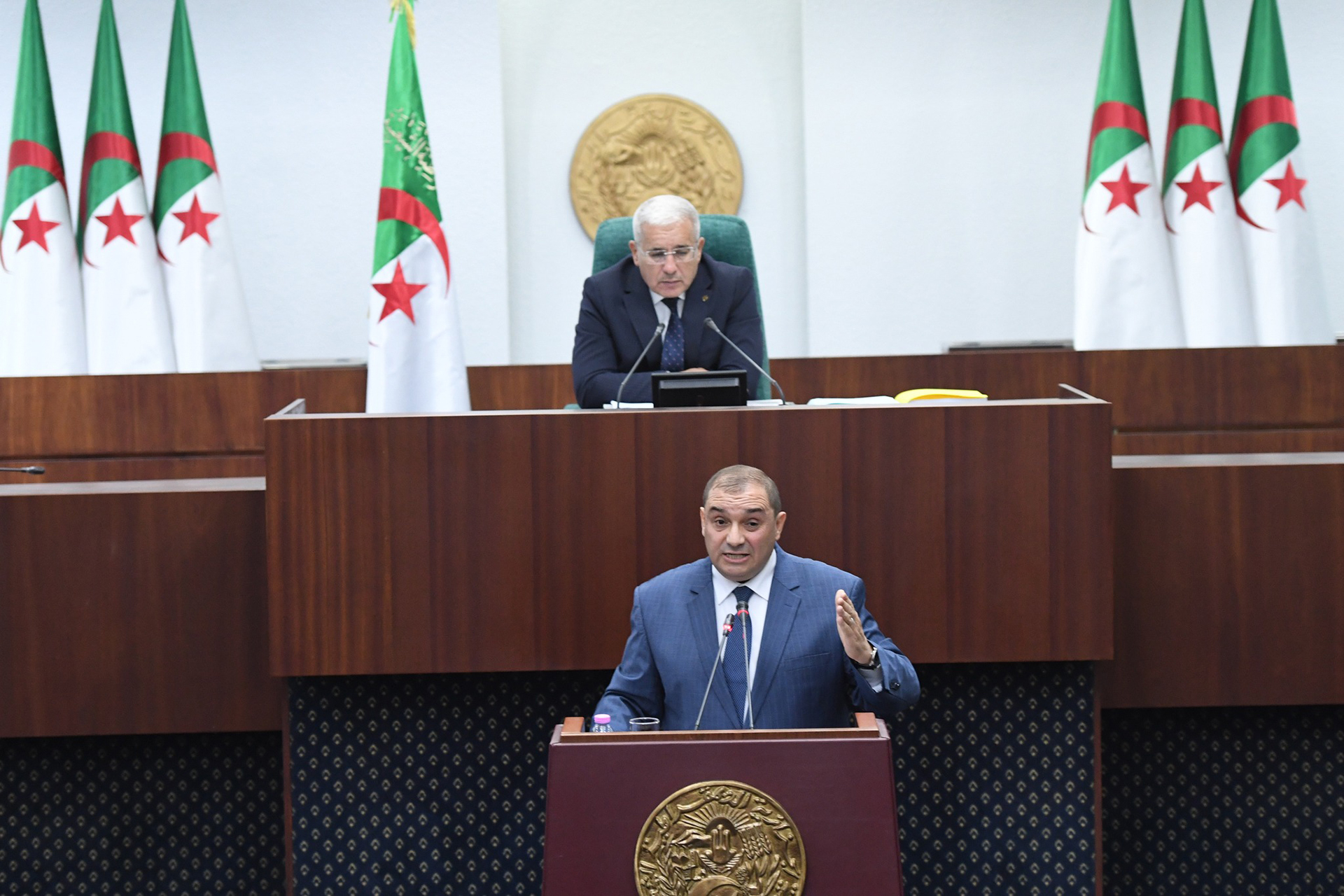 مكافحة الفساد في الجزائر: حوافز مالية وحماية قانونية للمبلغين