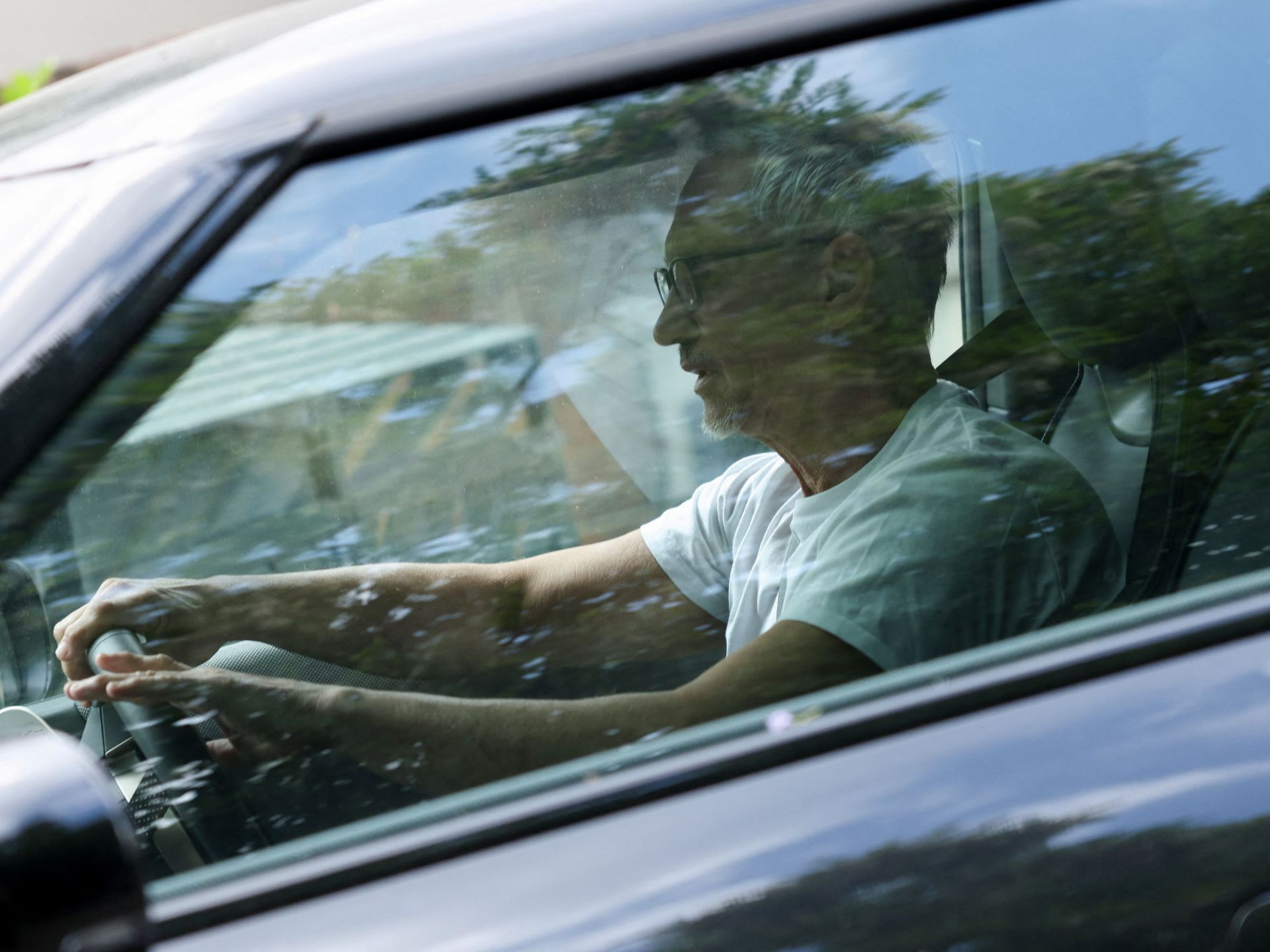 جاري لينيكر: جدل معاداة السامية يُنهي مسيرة أسطورة كرة القدم في BBC