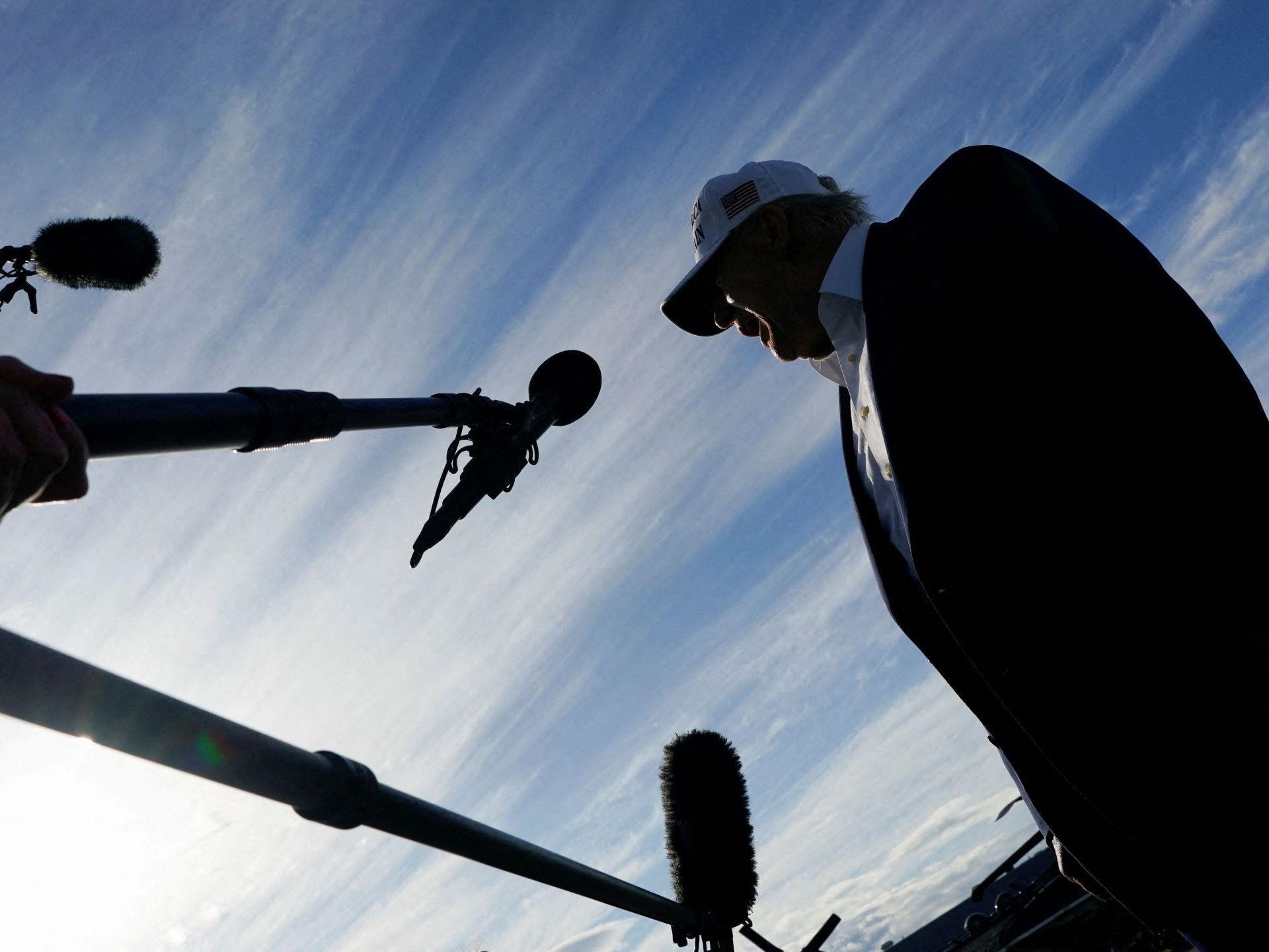 ترامب يهدد بفرض رسوم جمركية 50% على الواردات الأوروبية: حرب تجارية تلوح في الأفق؟