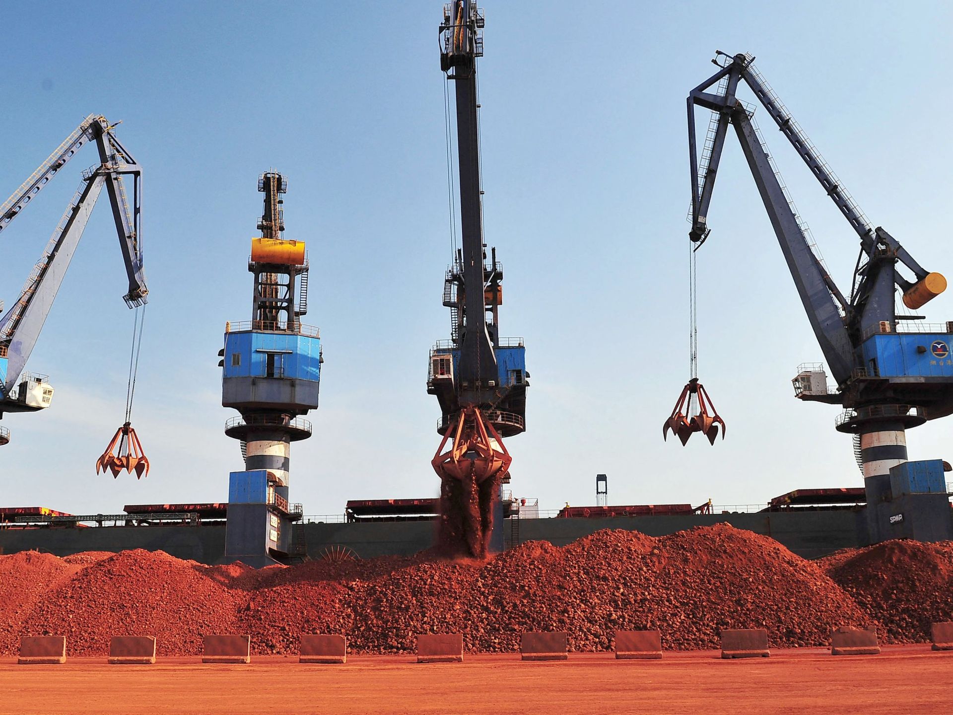 غينيا تستعيد السيطرة: إلغاء 51 رخصة تعدين في خطوة مفاجئة