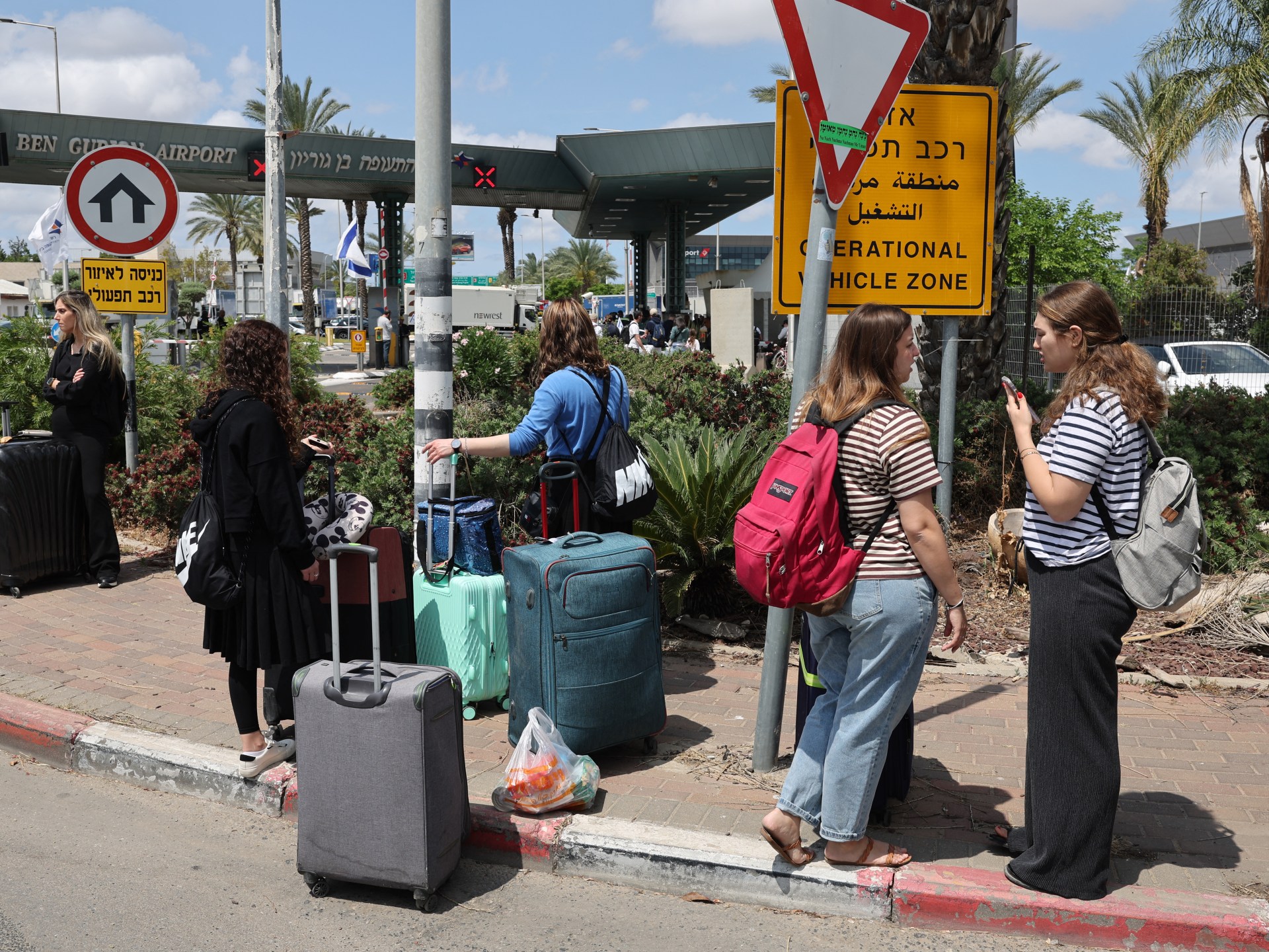 الحوثيون يستهدفون تل أبيب بثالث صاروخ وتعطل الملاحة بمطار بن غوريون