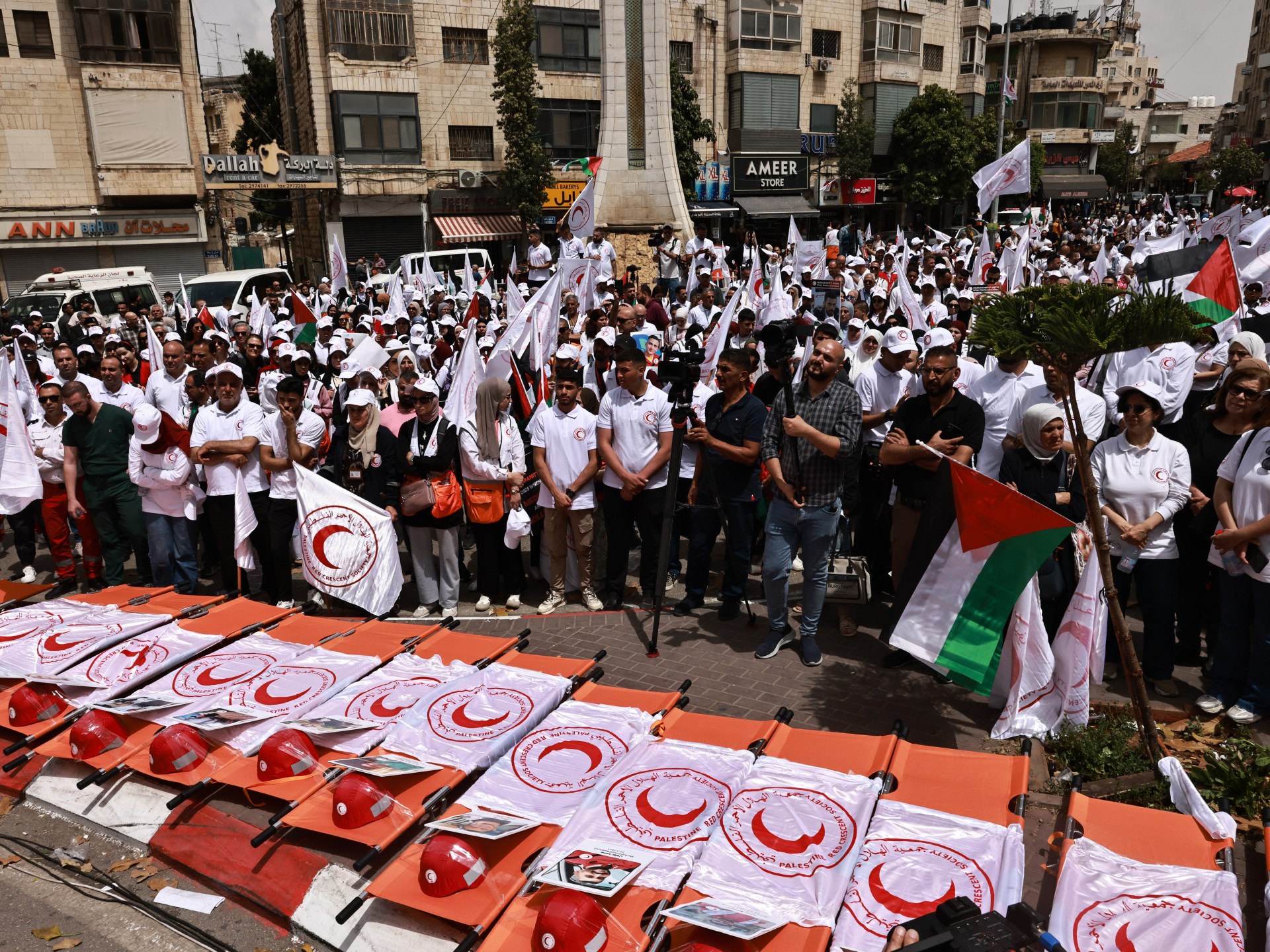 حماية طواقم الإسعاف في غزة: صرخة الهلال الأحمر الفلسطيني وسط تصاعد الانتهاكات