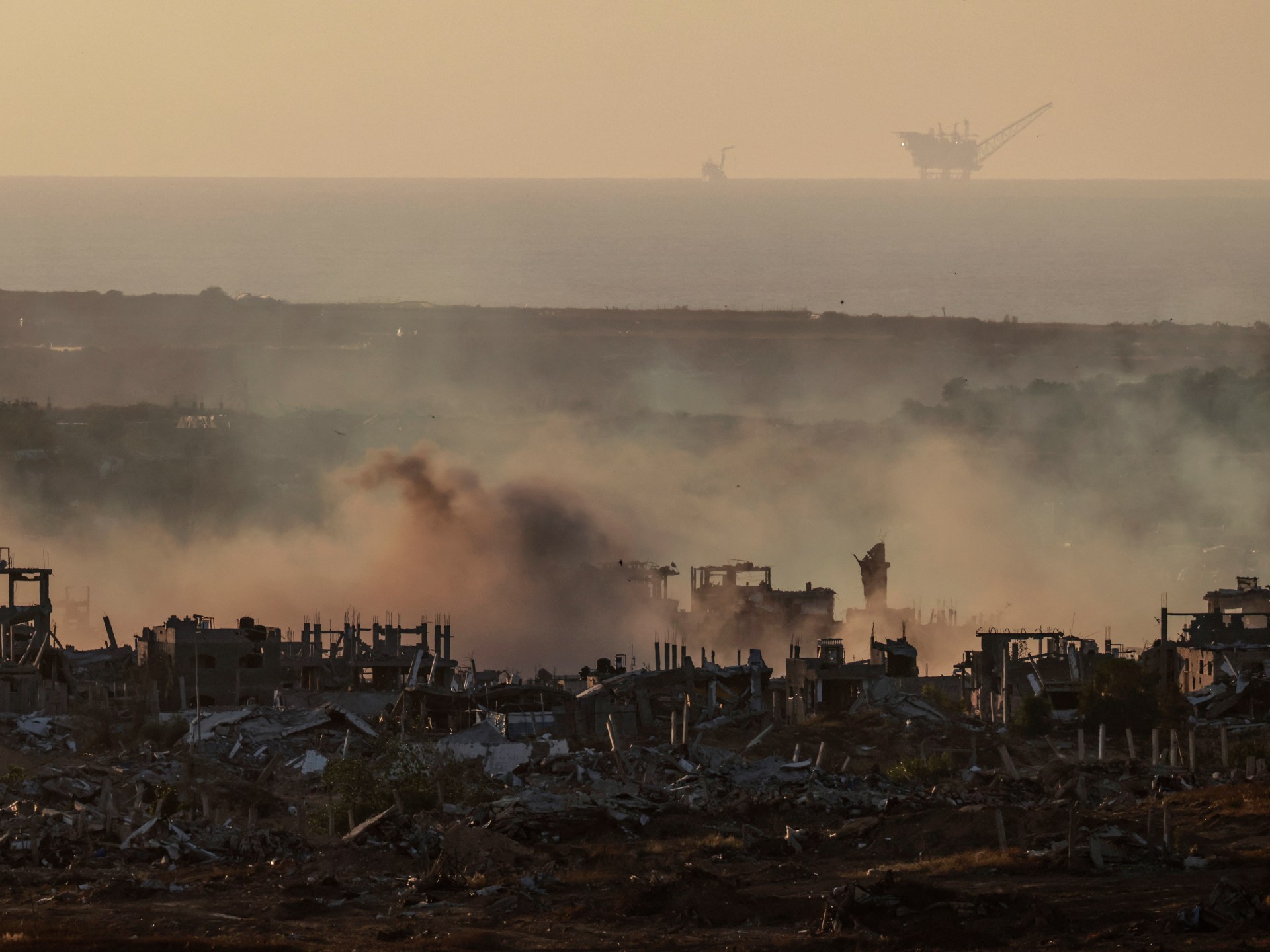 غزة تحت القصف: مجازر جديدة ودبابات الاحتلال تستهدف مستشفى العودة
