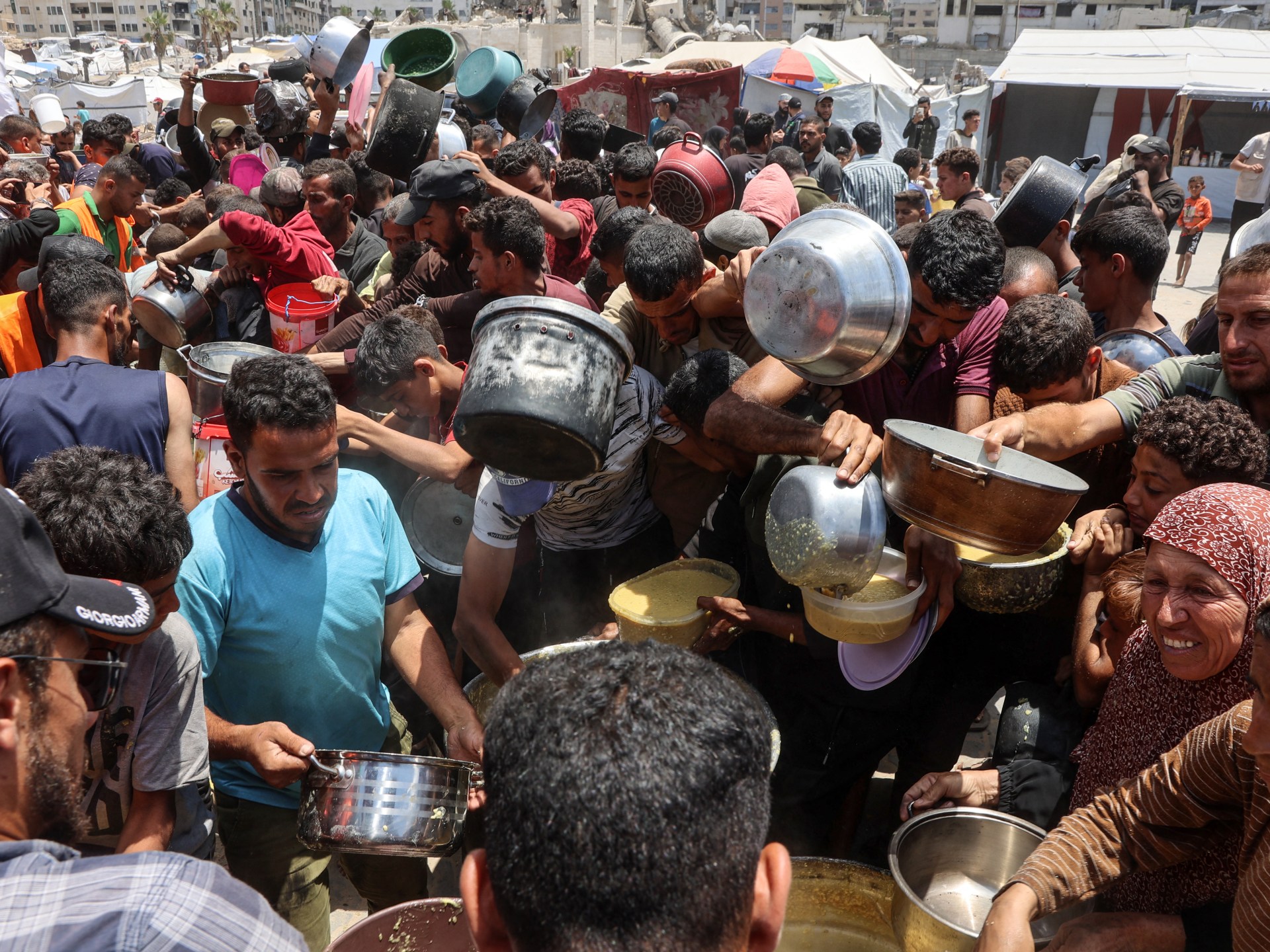 غزة تحت القصف والمجاعة: تفاقم الأزمة الإنسانية وانهيار النظام الصحي