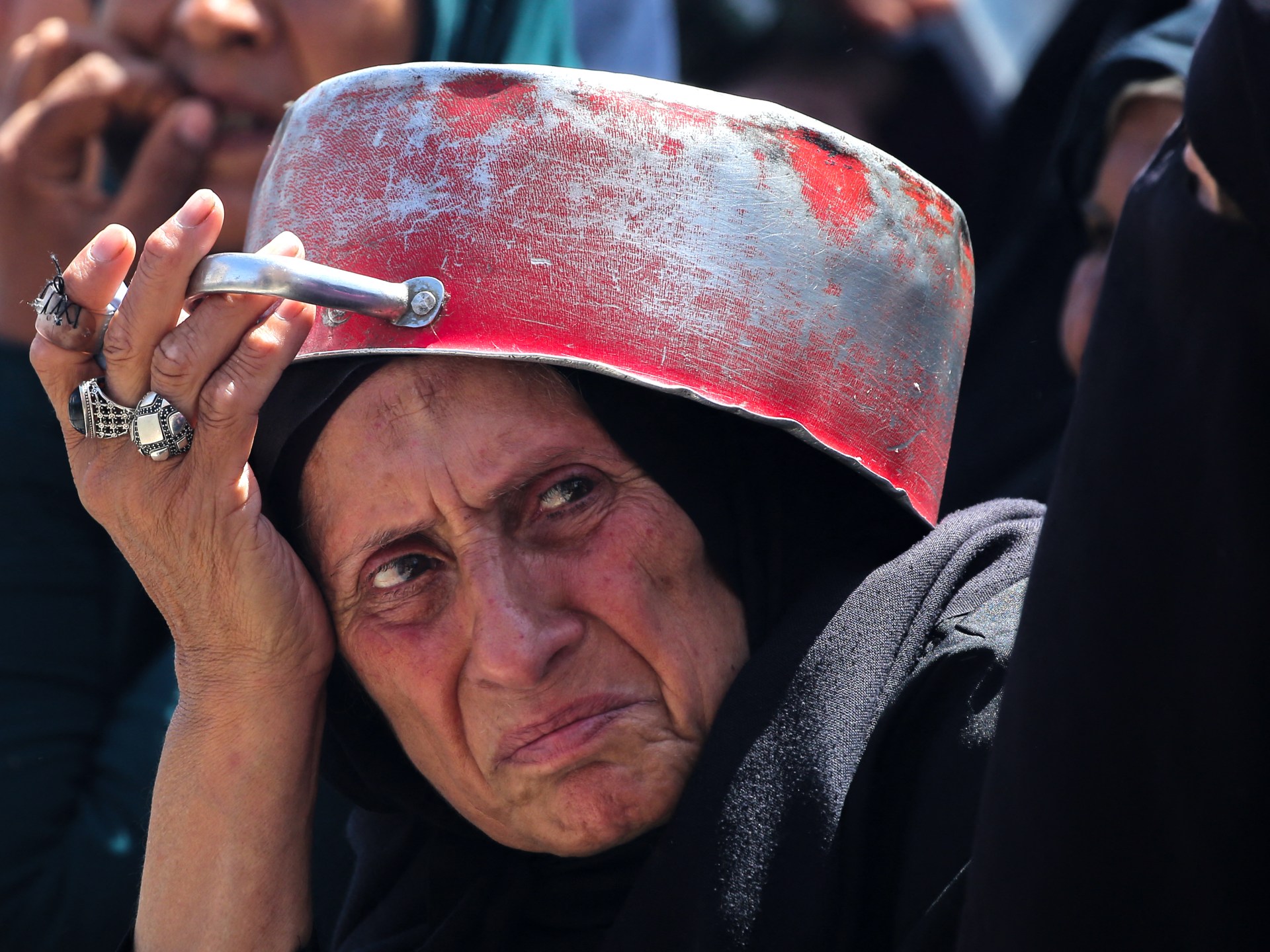 خطر عسكرة المساعدات في غزة: تحذيرات دولية ومخاوف متزايدة