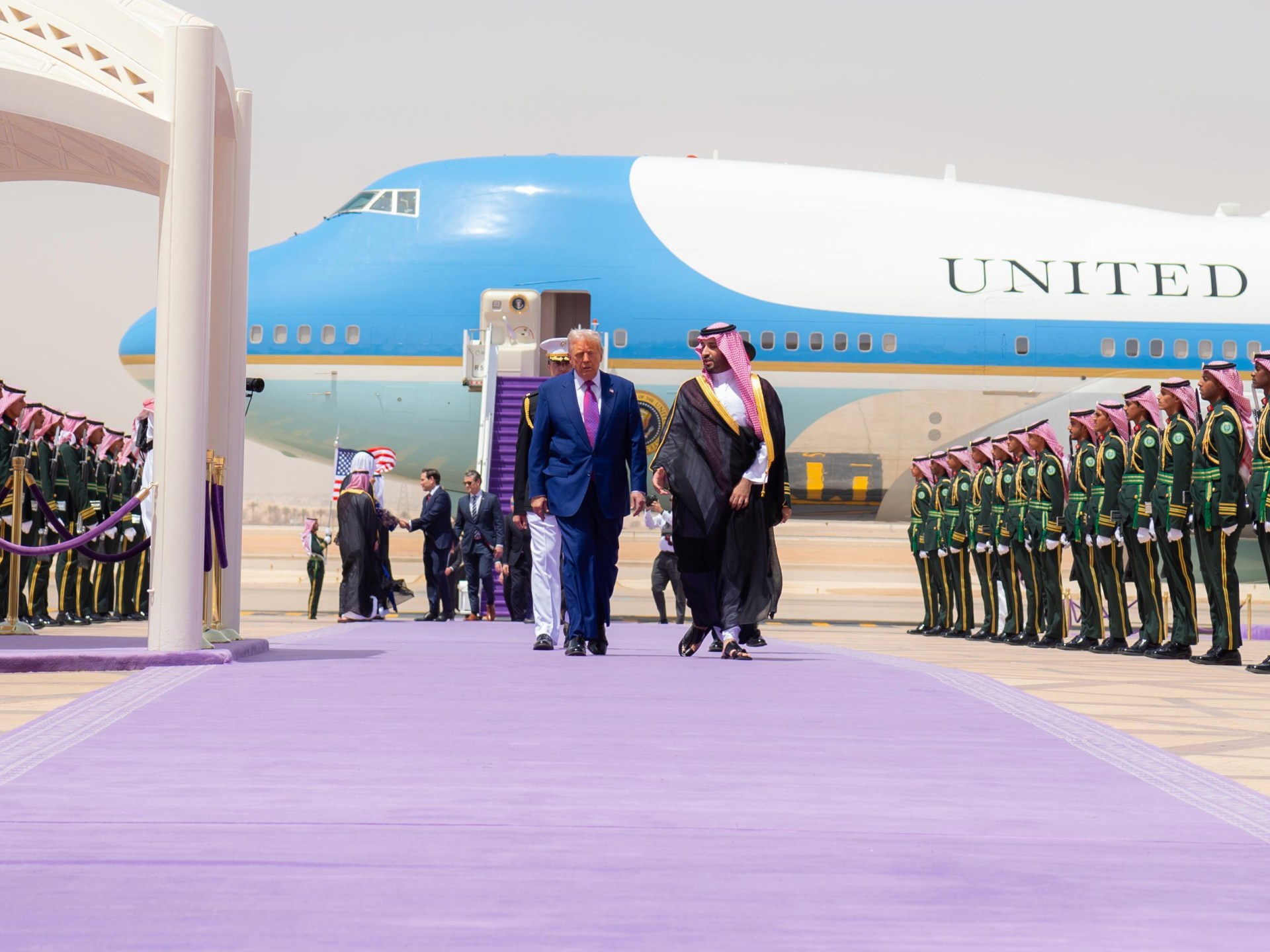 إيران تراقب: جولة ترامب الخليجية وتداعياتها على المفاوضات النووية