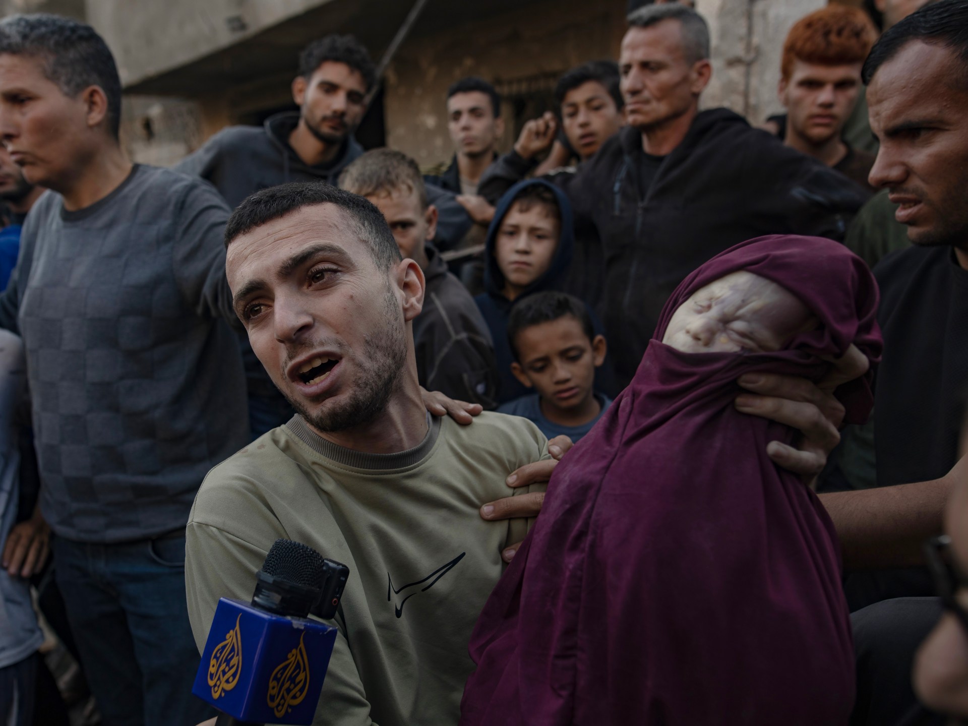 غزة تنزف: مجزرة في مدرسة تؤوي نازحين.. 19 شهيدًا بينهم أطفال