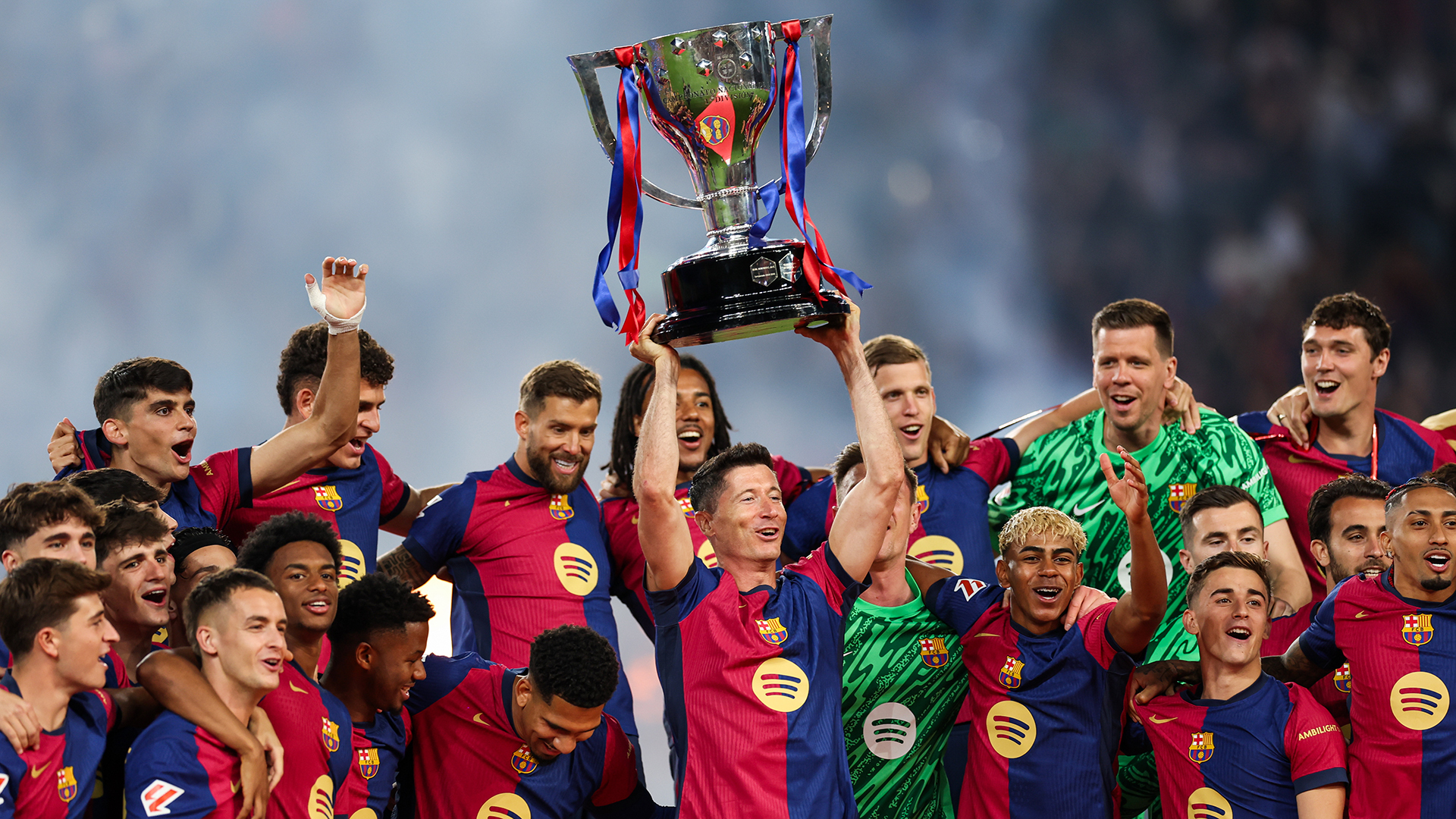 برشلونة يكتسح الموسم: ثلاثية تاريخية وانتصارات كاسحة على ريال مدريد تهز إسبانيا!