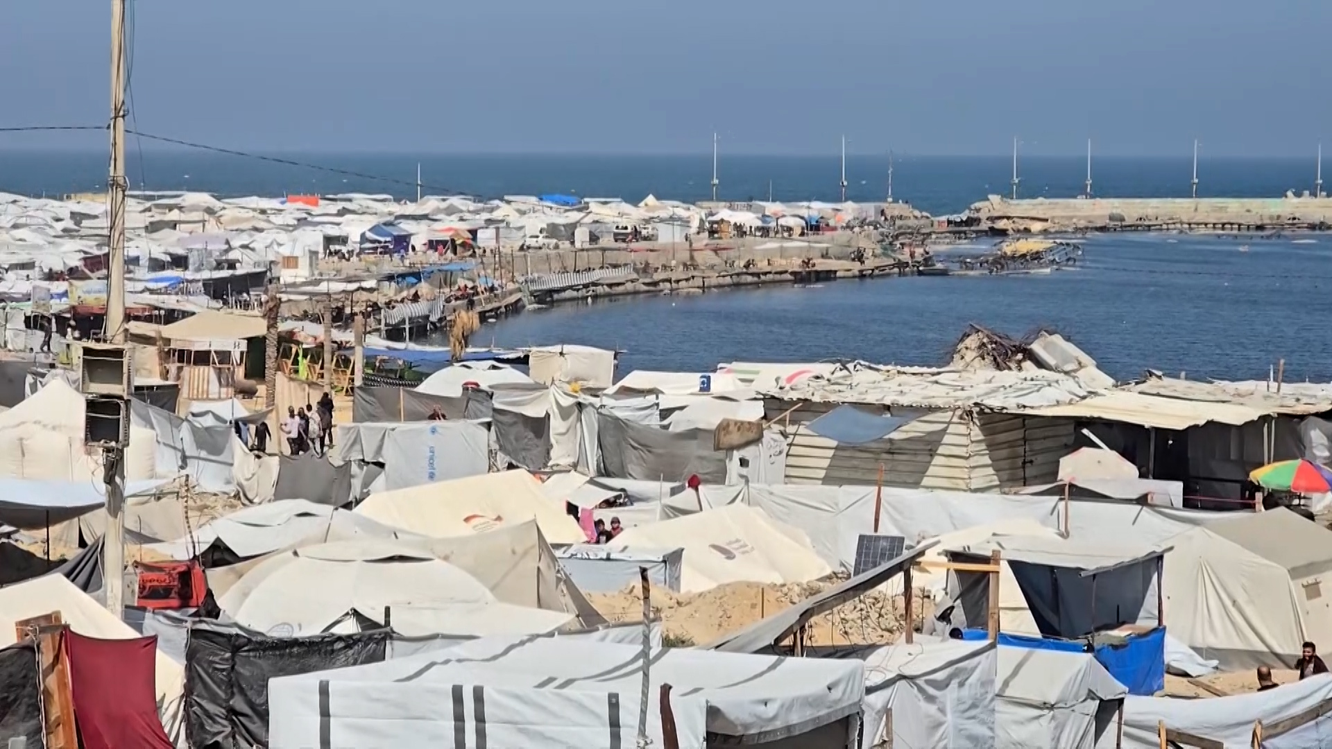 **مأساة ميناء غزة: نزوح جماعي ومعاناة تفوق الوصف في ظل الحرب**