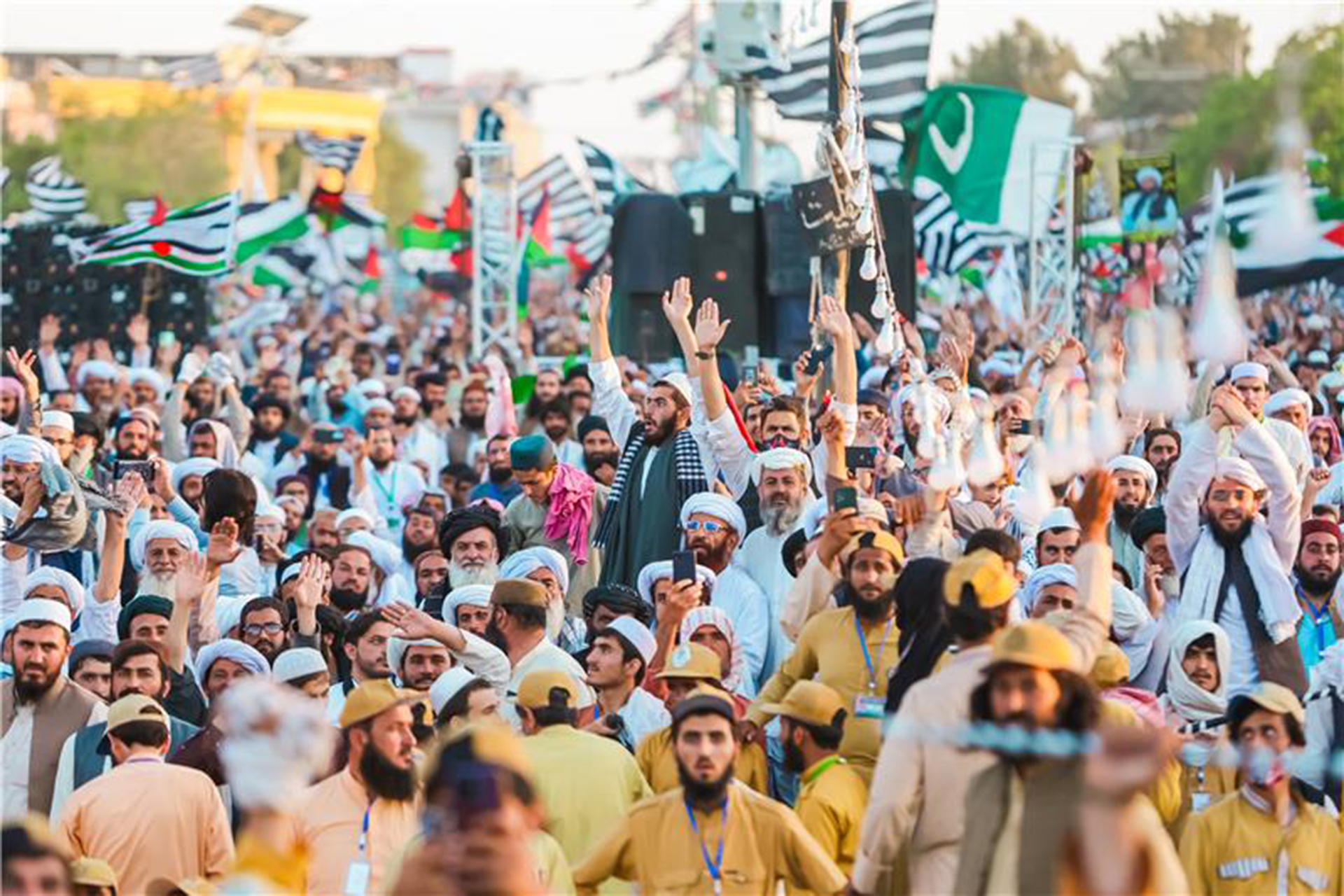 غزة في قلوب الباكستانيين: مظاهرة مليونية في كويتا بقيادة مولانا فضل الرحمن