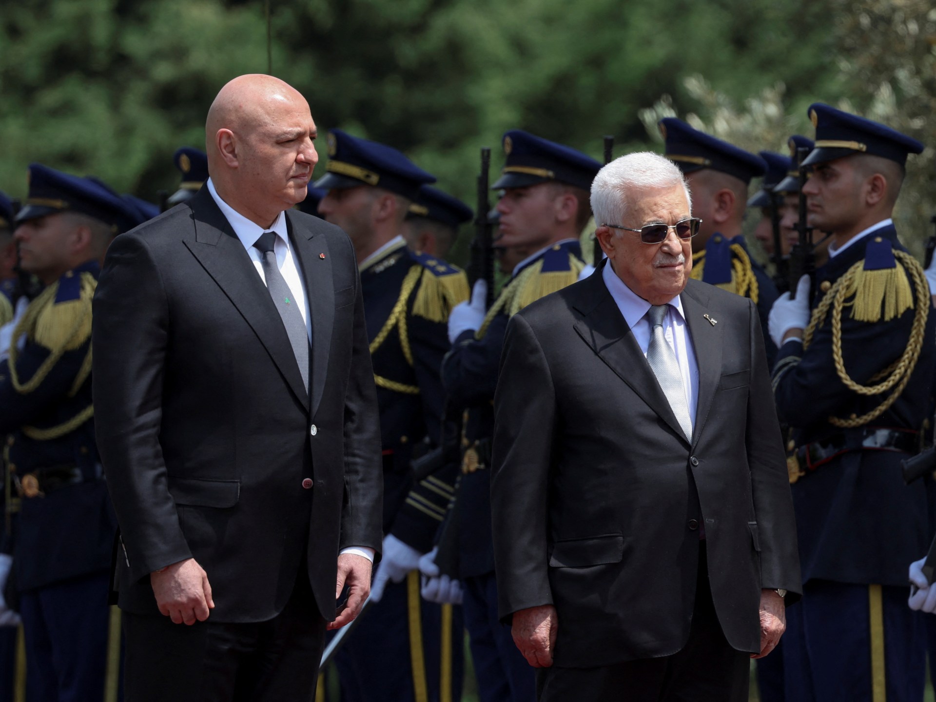 زيارة عباس إلى بيروت: هل فاقمت أزمة سلاح المخيمات الفلسطينية؟ تحليل معمق