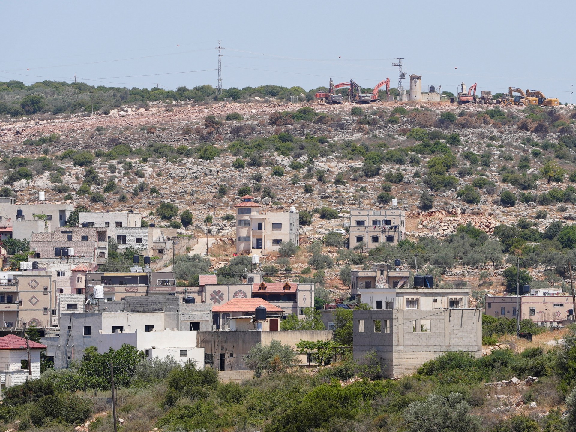 الضفة الغربية تحت وطأة التصعيد: اقتحامات واسعة واعتقالات وحرائق متعمدة