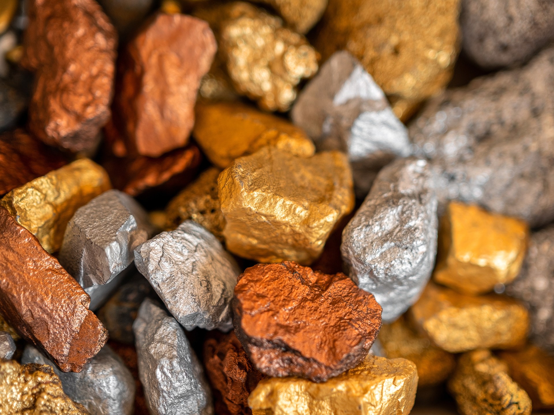 علماء سيرن يحولون الرصاص إلى ذهب: اكتشاف علمي تاريخي في فيزياء الجسيمات