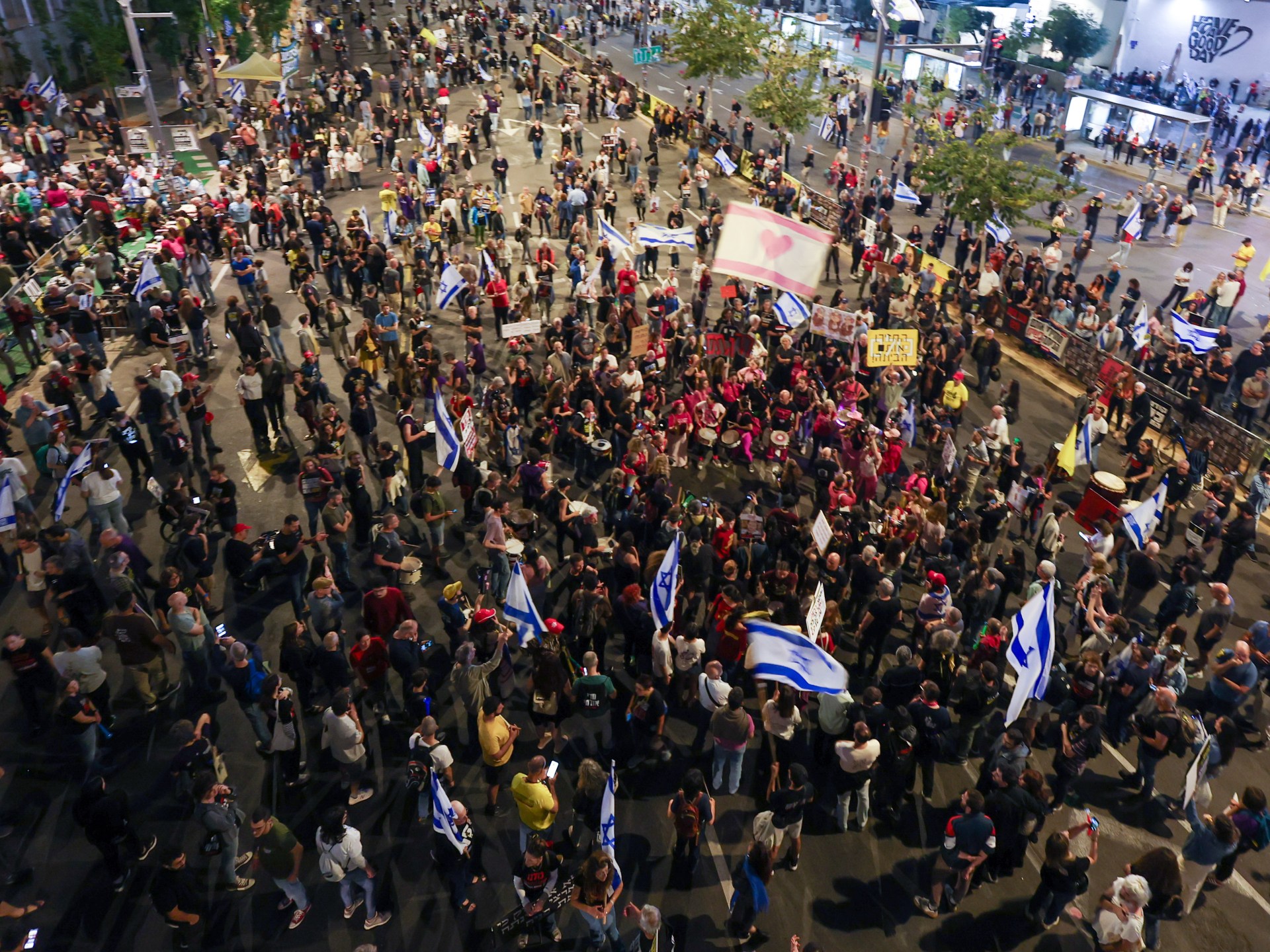 هآرتس: بدلا من إنقاذ 20 أسيرا عاد نتنياهو للحرب وفقدت إسرائيل 20 جنديا