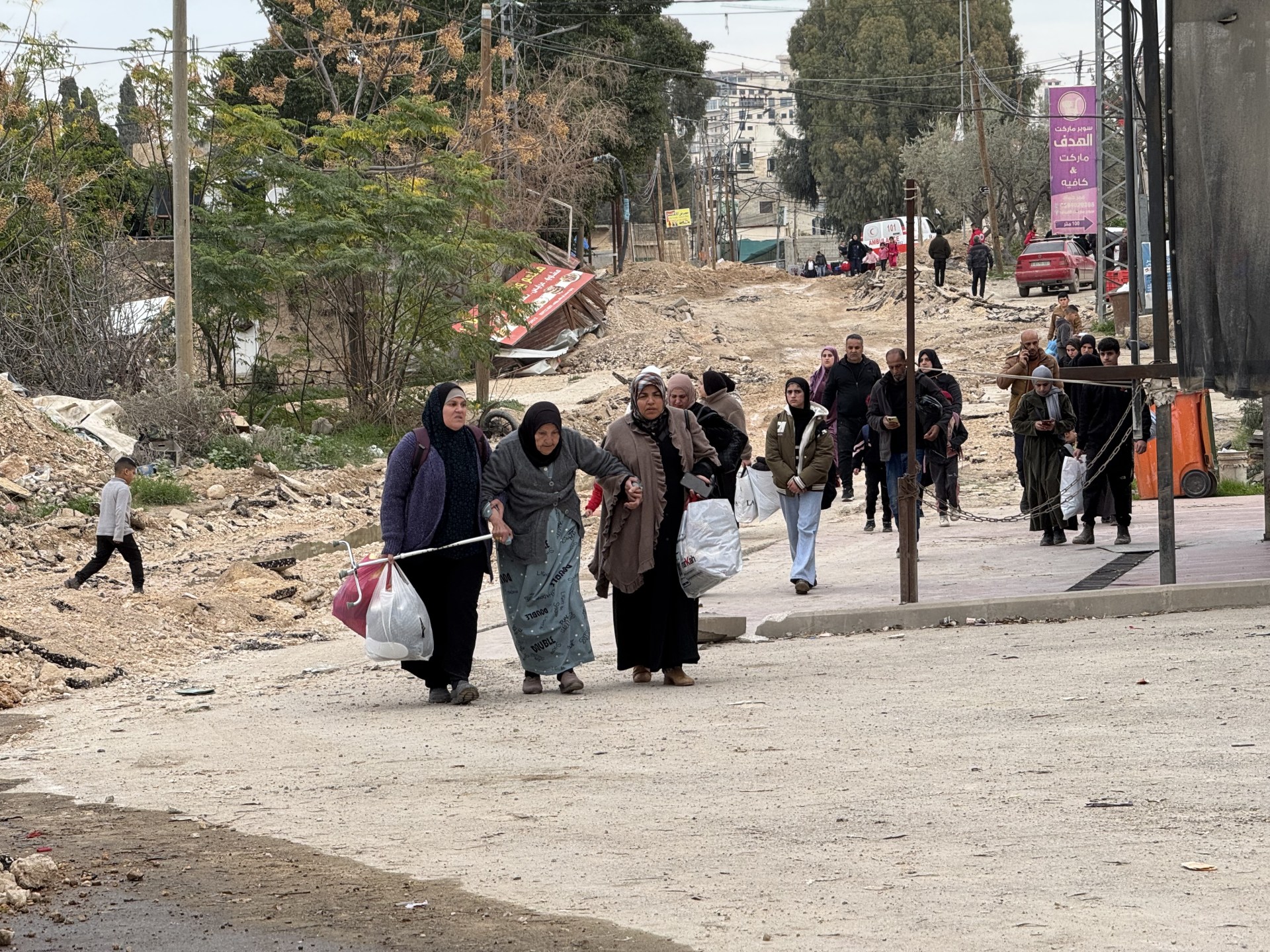 ألفا طالب يكابدون لتقديم امتحانات الثانوية من مآوي النازحين بالضفة الغربية