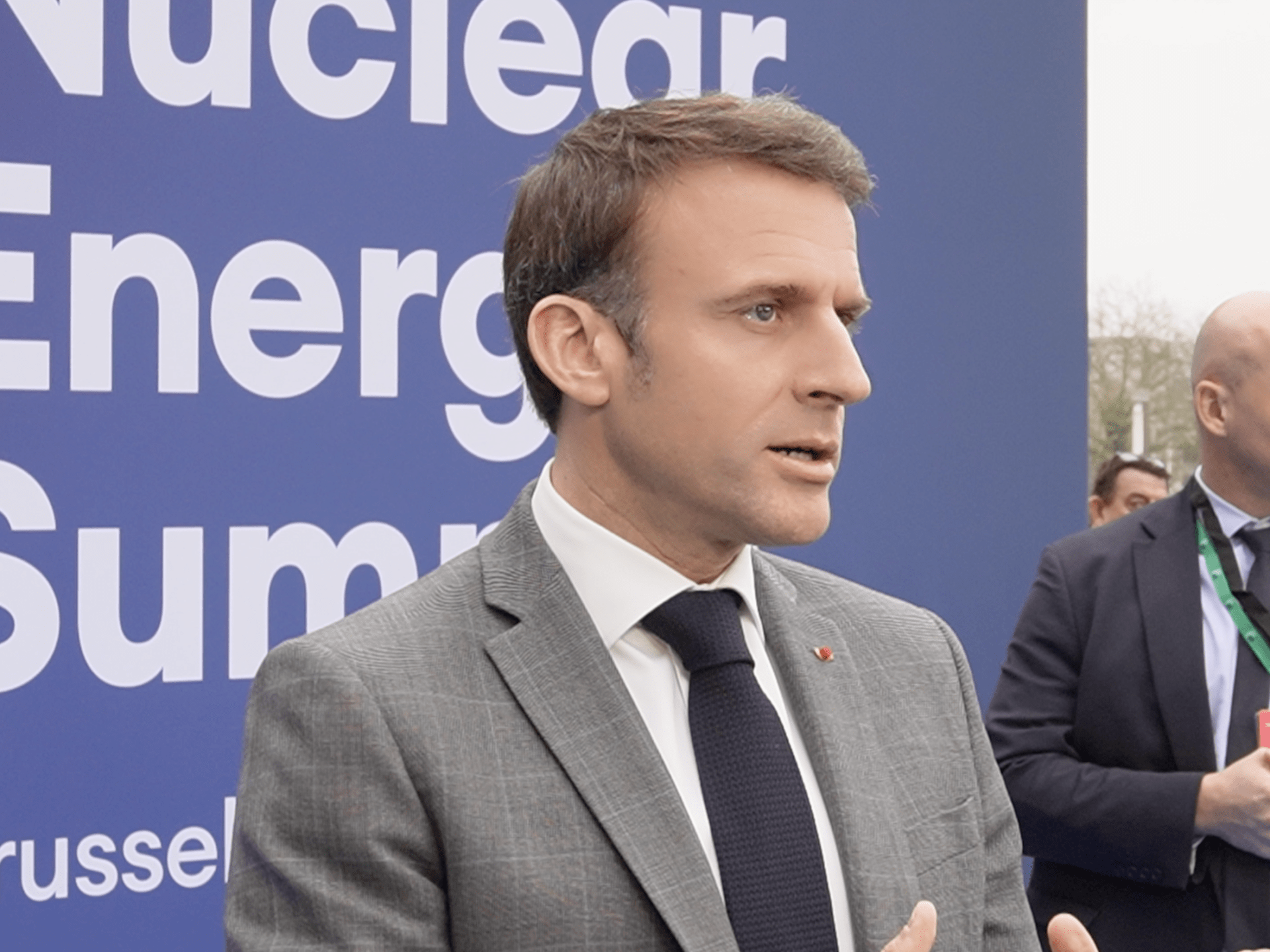 **ماكرون ينتقد “الحصار الفاضح” على غزة ويدعو لوقف إطلاق النار وفتح المعابر**