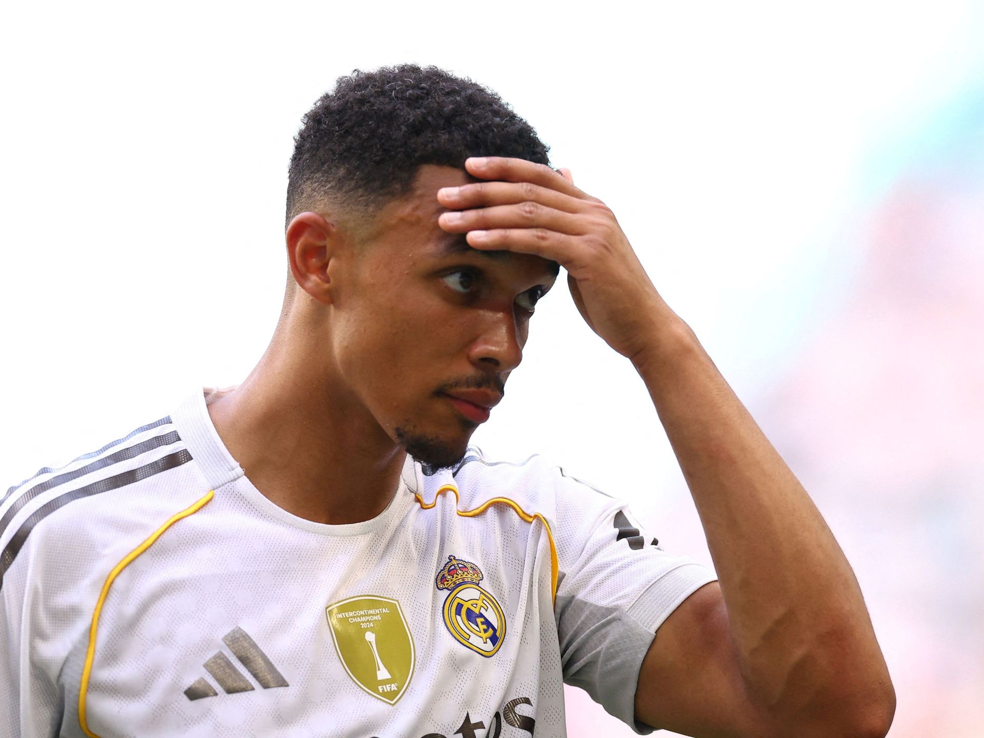 هجوم لاذع على الإنجليزي أرنولد بعد ظهوره الأول مع ريال مدريد