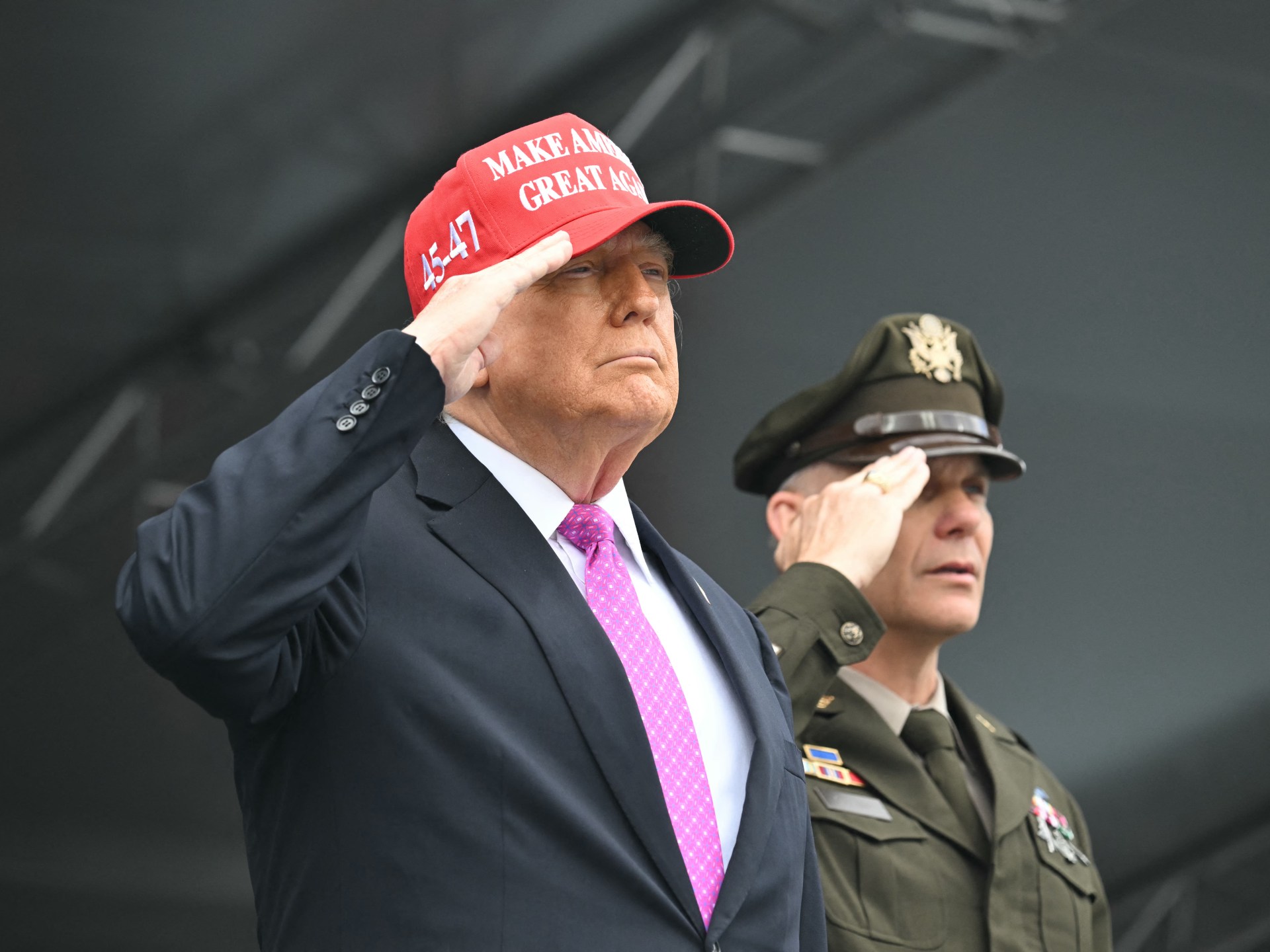 ترامب يهدد كاليفورنيا بالجيش: تفاقم أزمة الهجرة والاحتجاجات