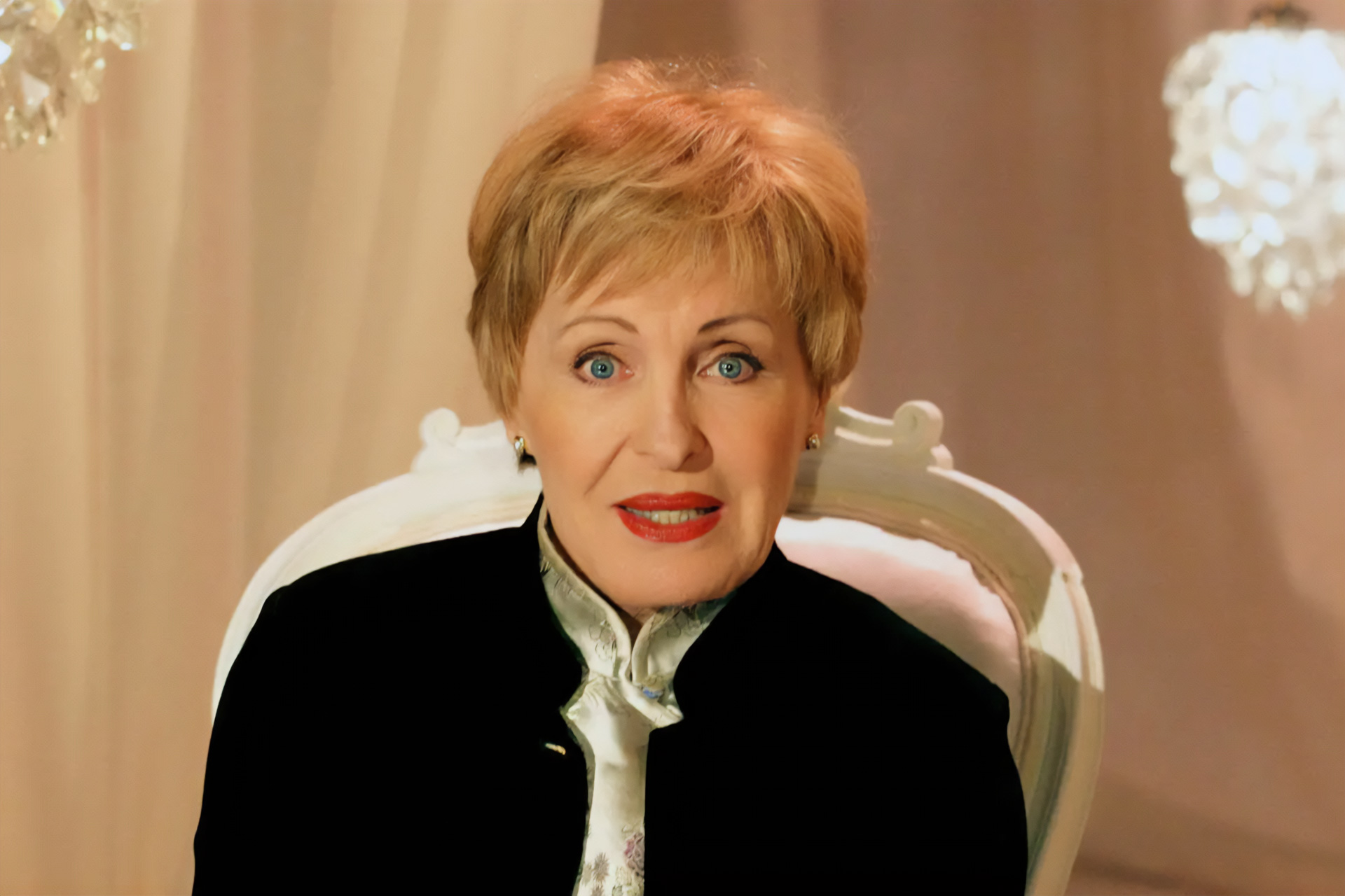 وفاة الفنانة الفرنسية المخضرمة نيكول كروازي عن 88 عاما