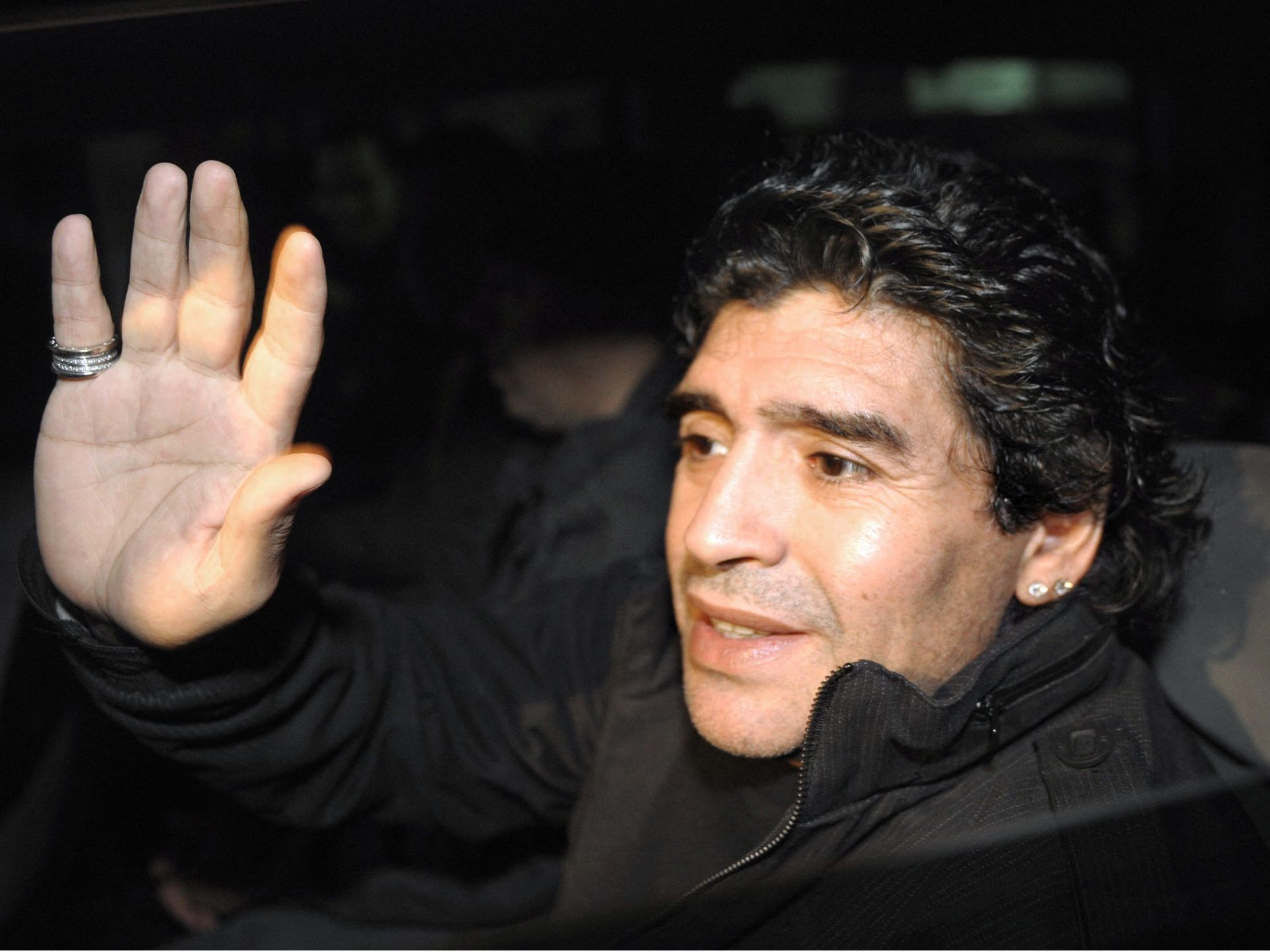 تنحي قاضية يُبطل المحاكمة في قضية وفاة مارادونا