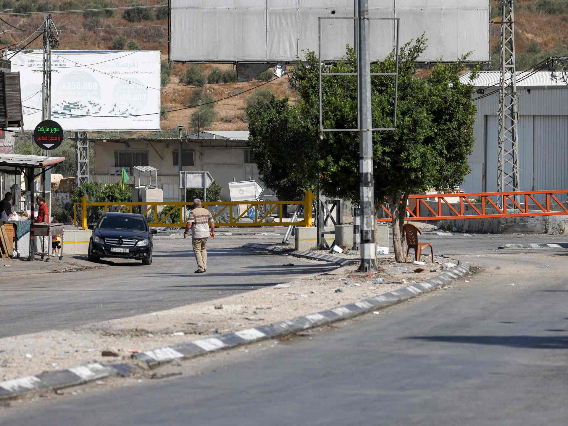 مع قصفها لإيران.. إسرائيل تحوّل حركة الفلسطينيين إلى معاناة يومية