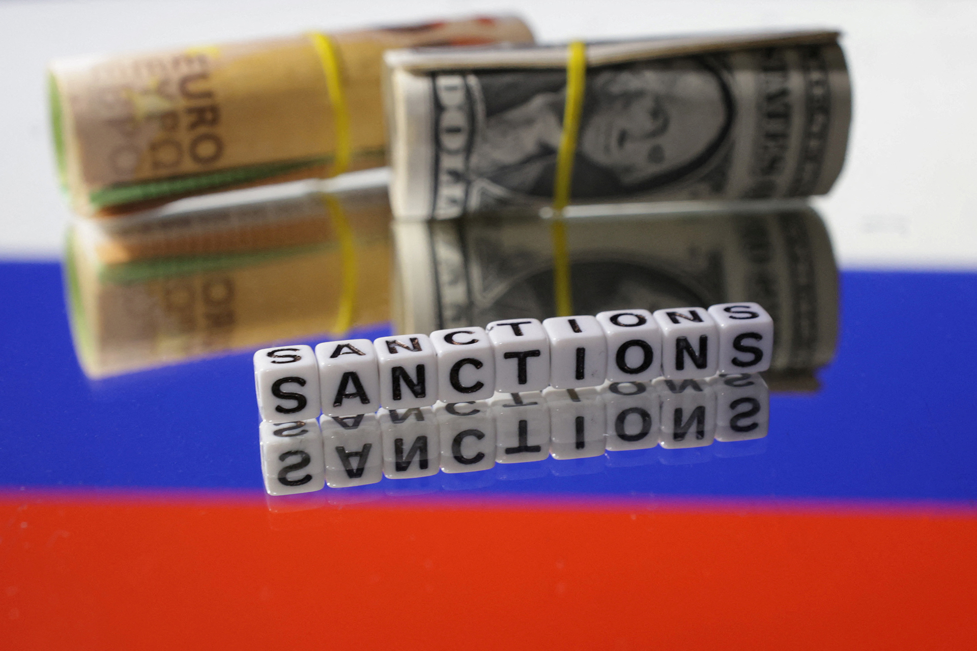 تجميد الأصول الروسية: سيناريوهات الرد المحتملة وتداعياتها على الاقتصاد العالمي