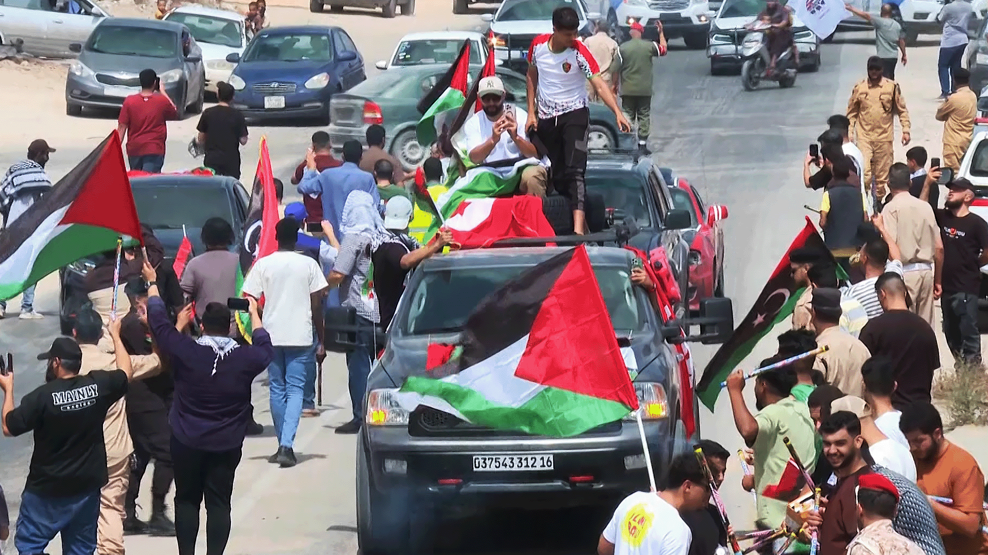 "قافلة الصمود" لكسر حصار غزة تواصل زحفها نحو الشرق الليبي