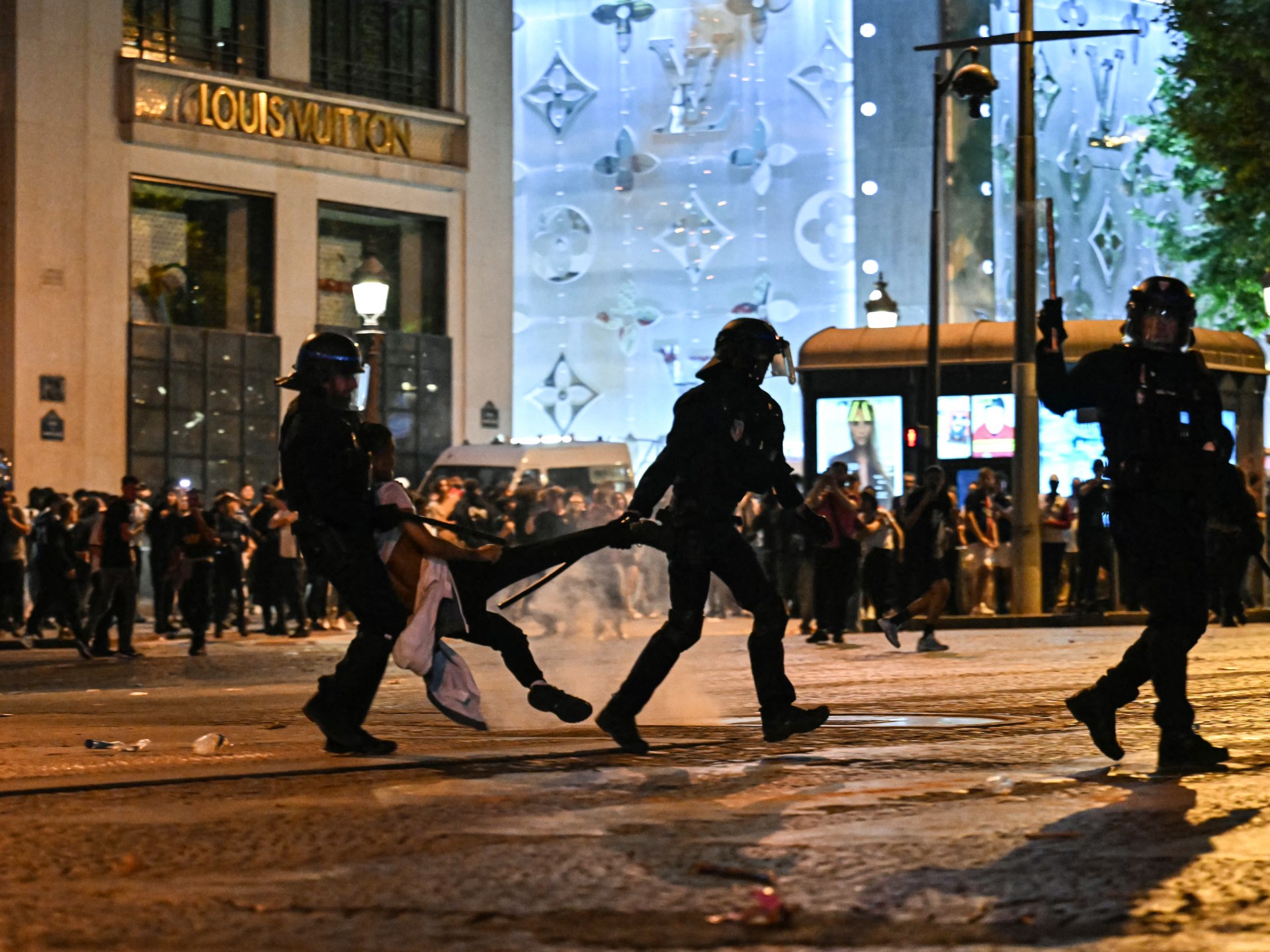 قتلى وشغب واعتقالات في باريس بعد تتويج سان جيرمان بدوري الأبطال