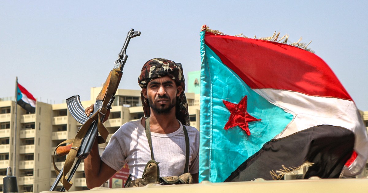 أزمة اليمن الكبرى: العليمي ينهي الوجود الإماراتي ويعلن الطوارئ.. هل اقترب الصدام المباشر؟