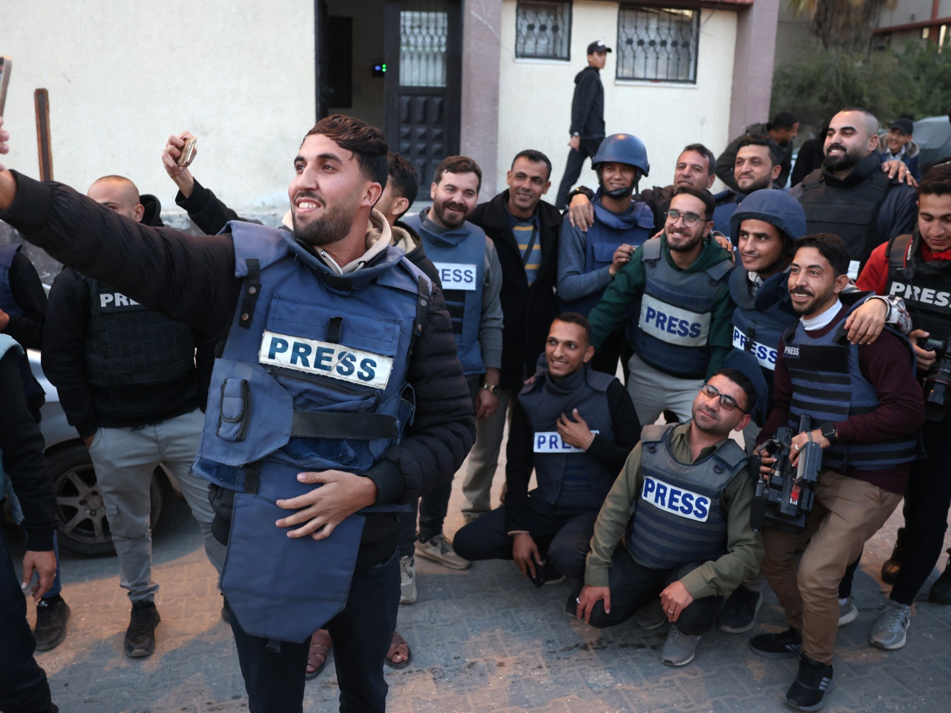 يوم الوفاء للصحفي الفلسطيني: رسائل حماس والمطالب الدولية بمحاسبة الاحتلال على جرائم الإبادة