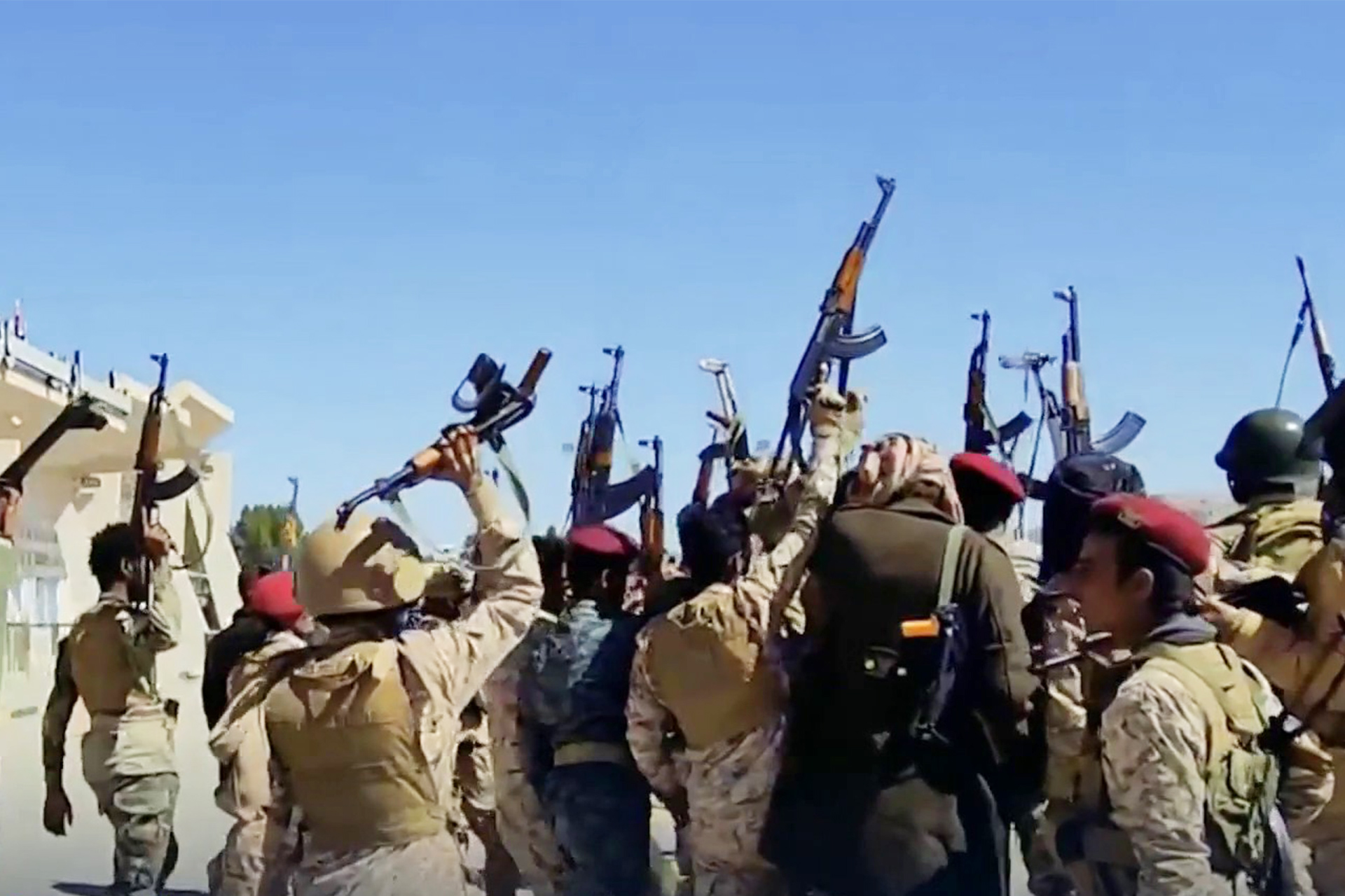 وادي حضرموت والمهرة بيد القوات الحكومية و"الانتقالي" يرحب بدعوة السعودية للحوار