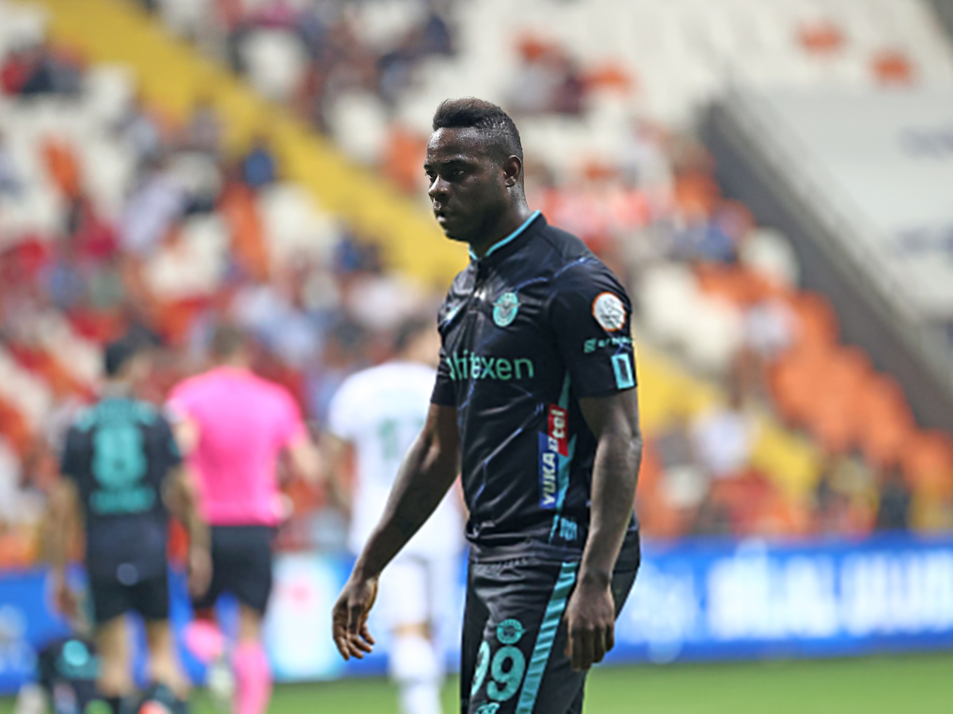 10 أندية في 10 سنوات.. بالوتيلي يبدأ مغامرة جديدة في الملاعب الإماراتية