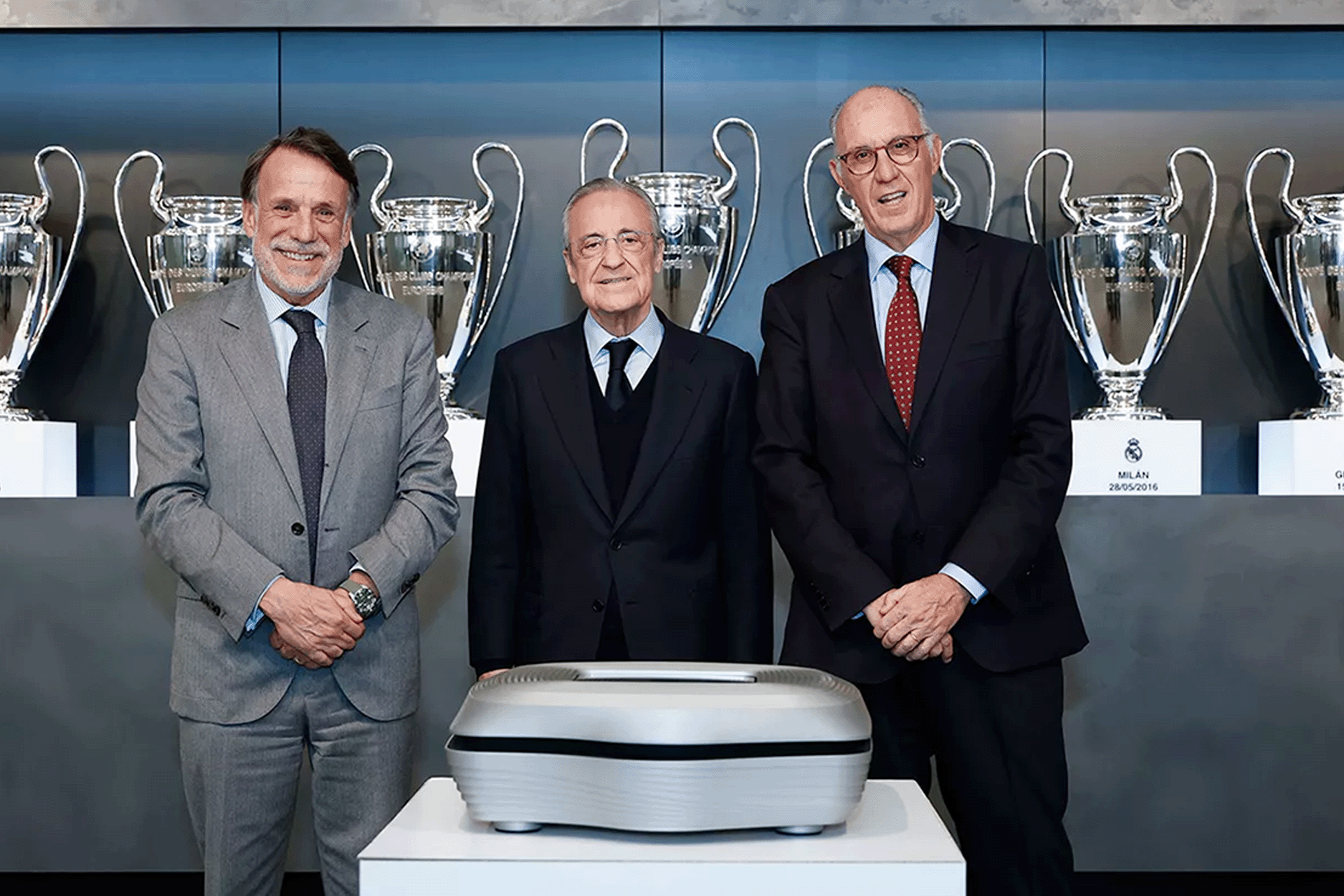 ريال مدريد يطرح كتابا فاخرا وزنه 14 كيلوغراما وسعره 6000 يورو