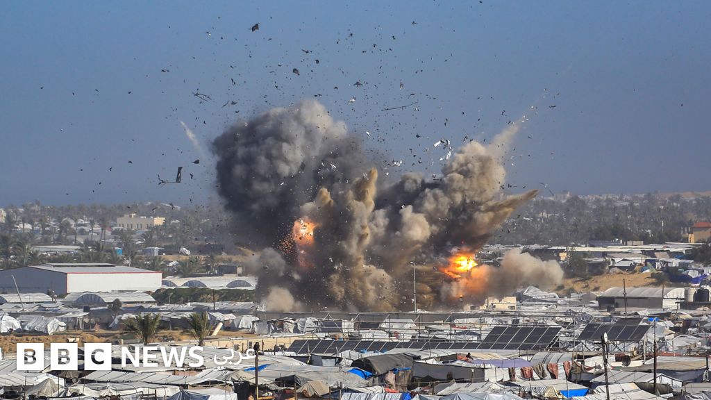 غارات إسرائيلية على غزة تخلف عشرات القتلى بصفوف النازحين واتهامات متبادلة بخرق اتفاق وقف إطلاق النار