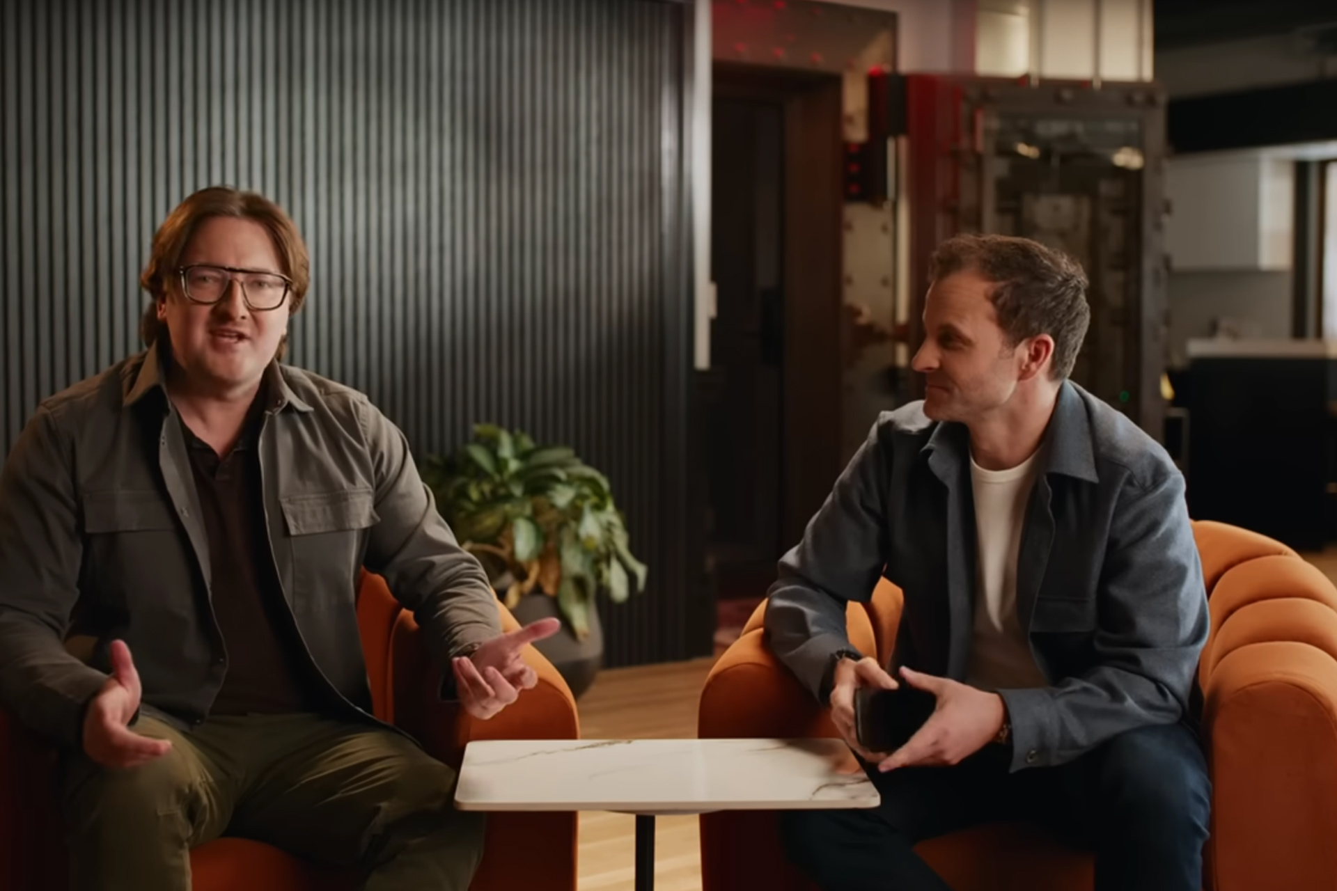 ثورة “التقليلية الرقمية”: هاتف Clicks Communicator يعيد أمجاد بلاكبيري لمواجهة إدمان الشاشات