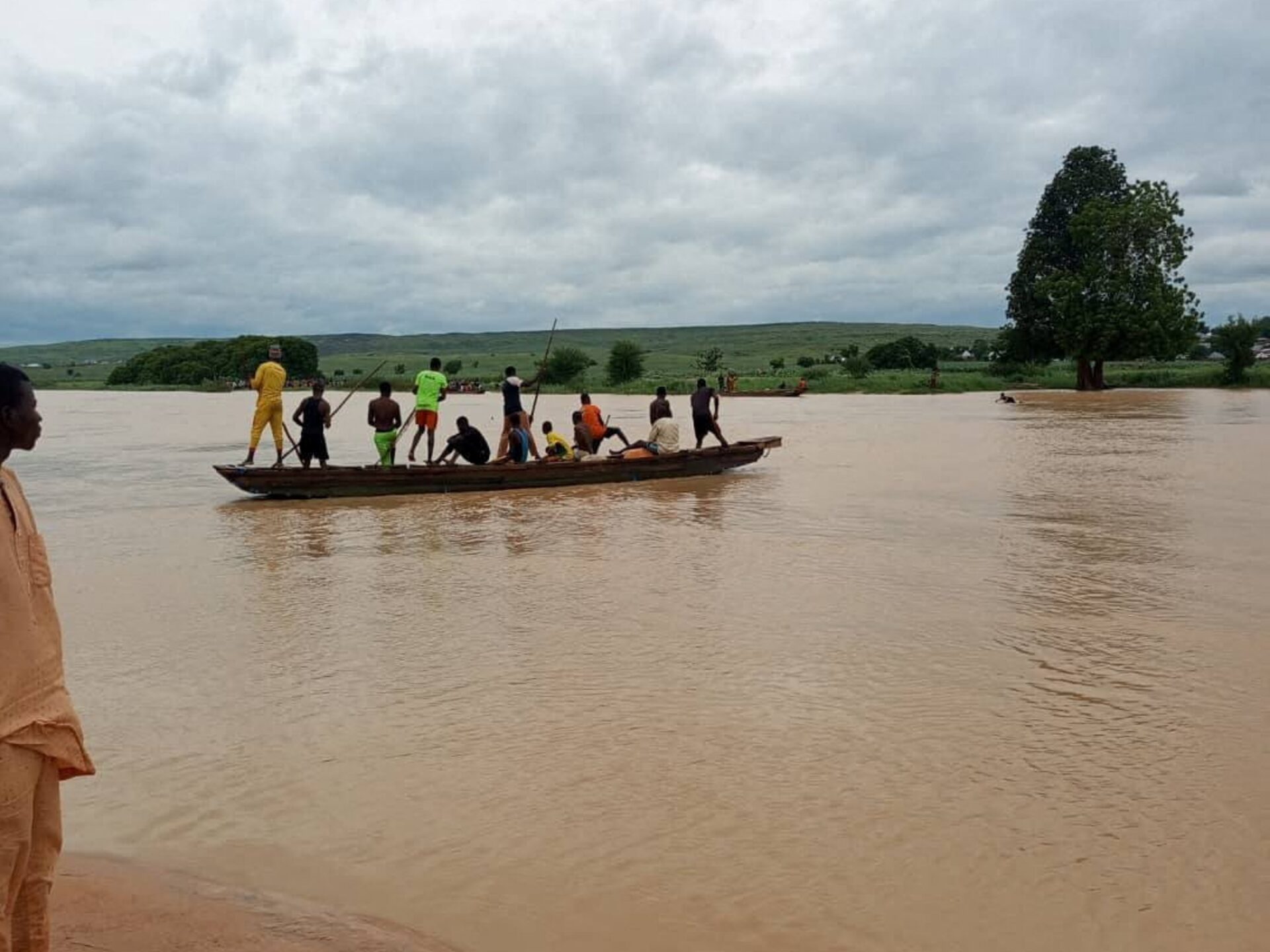 مقتل 25 شخصا بعد غرق قارب في نيجيريا