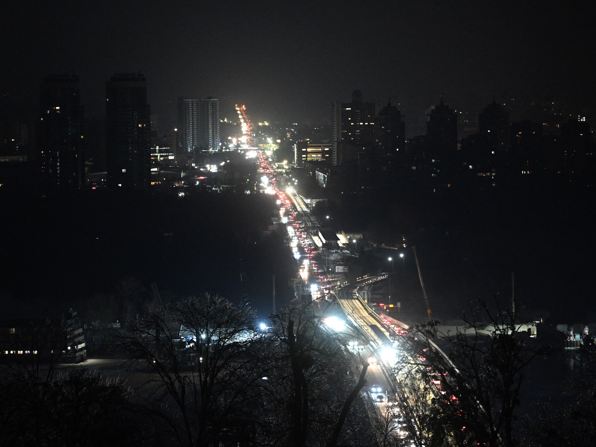 كييف تحت الصفر وبلا كهرباء: تفاصيل الهجوم الروسي الأعنف على منشآت الطاقة وتداعياته الإنسانية