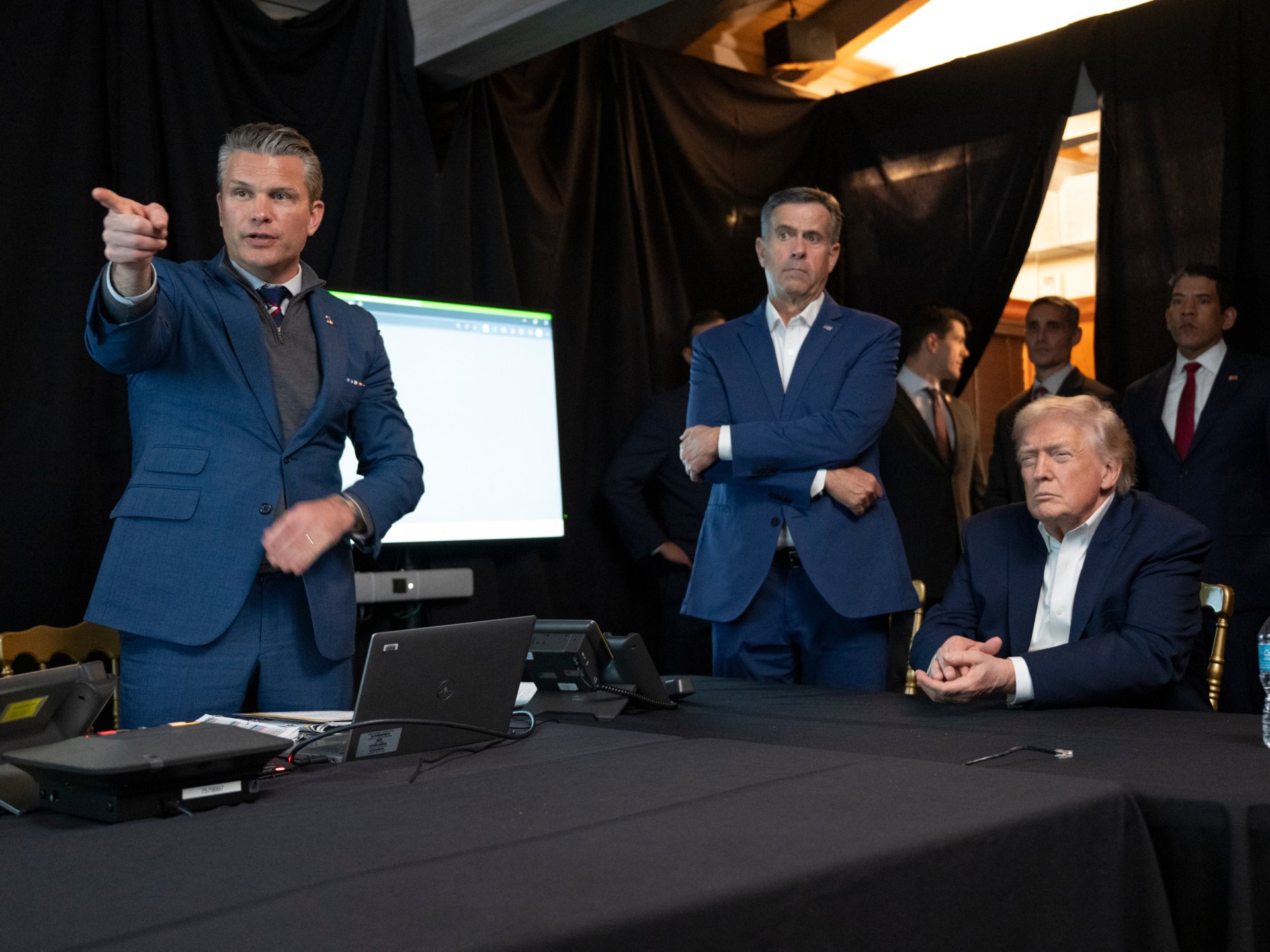 عقيدة ترامب الجديدة: هل عادت واشنطن إلى سياسة “تغيير الأنظمة” بالقوة؟