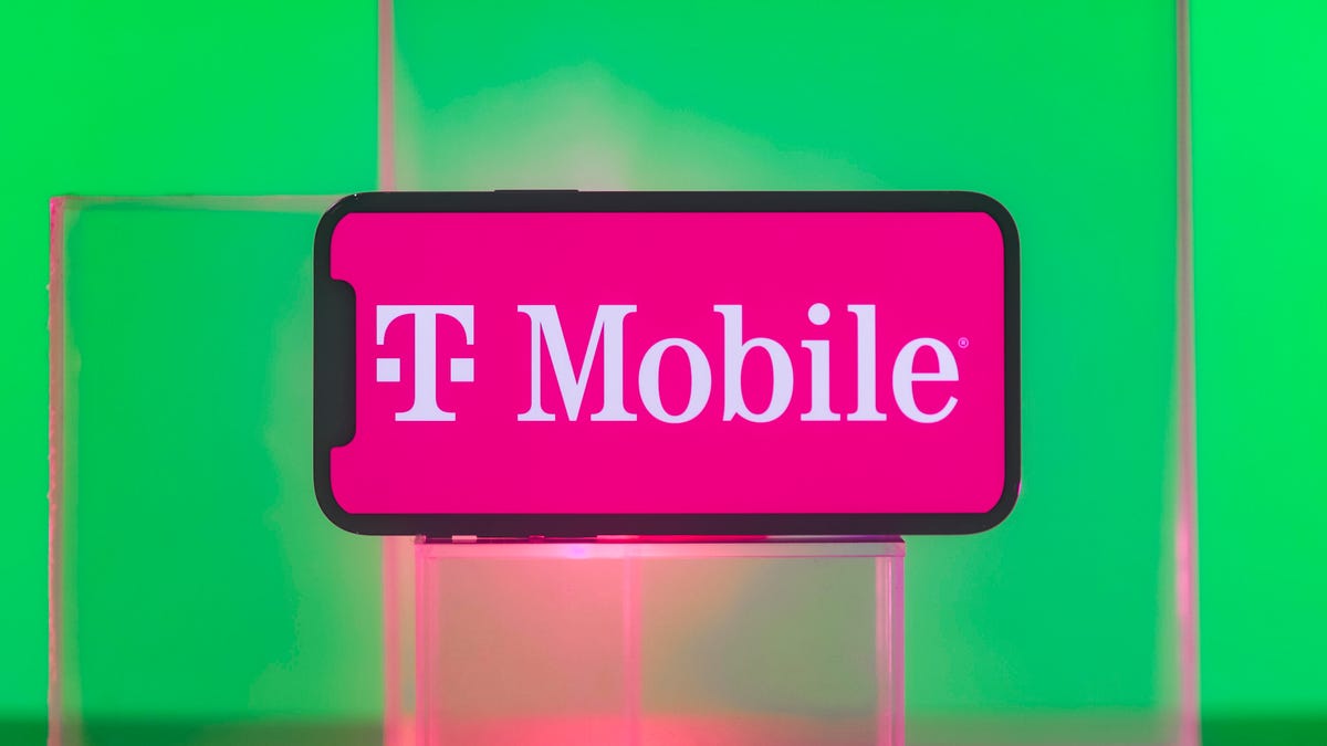 دليلك الشامل لهدايا T-Mobile: كيف تحصل على نتفليكس وهولو وغيرها مجاناً؟